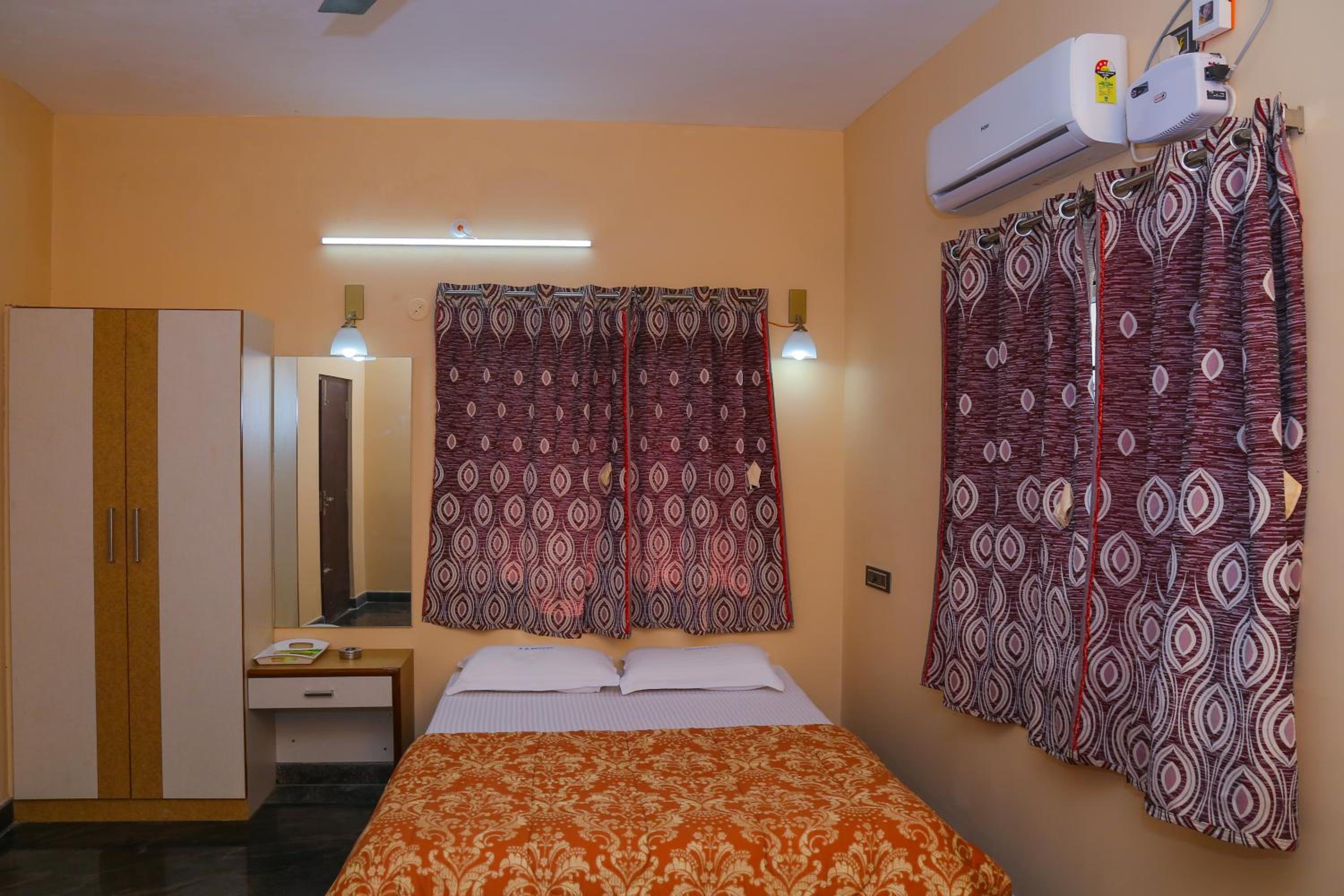 Deluxe Double Room with Balcony - Photo 5