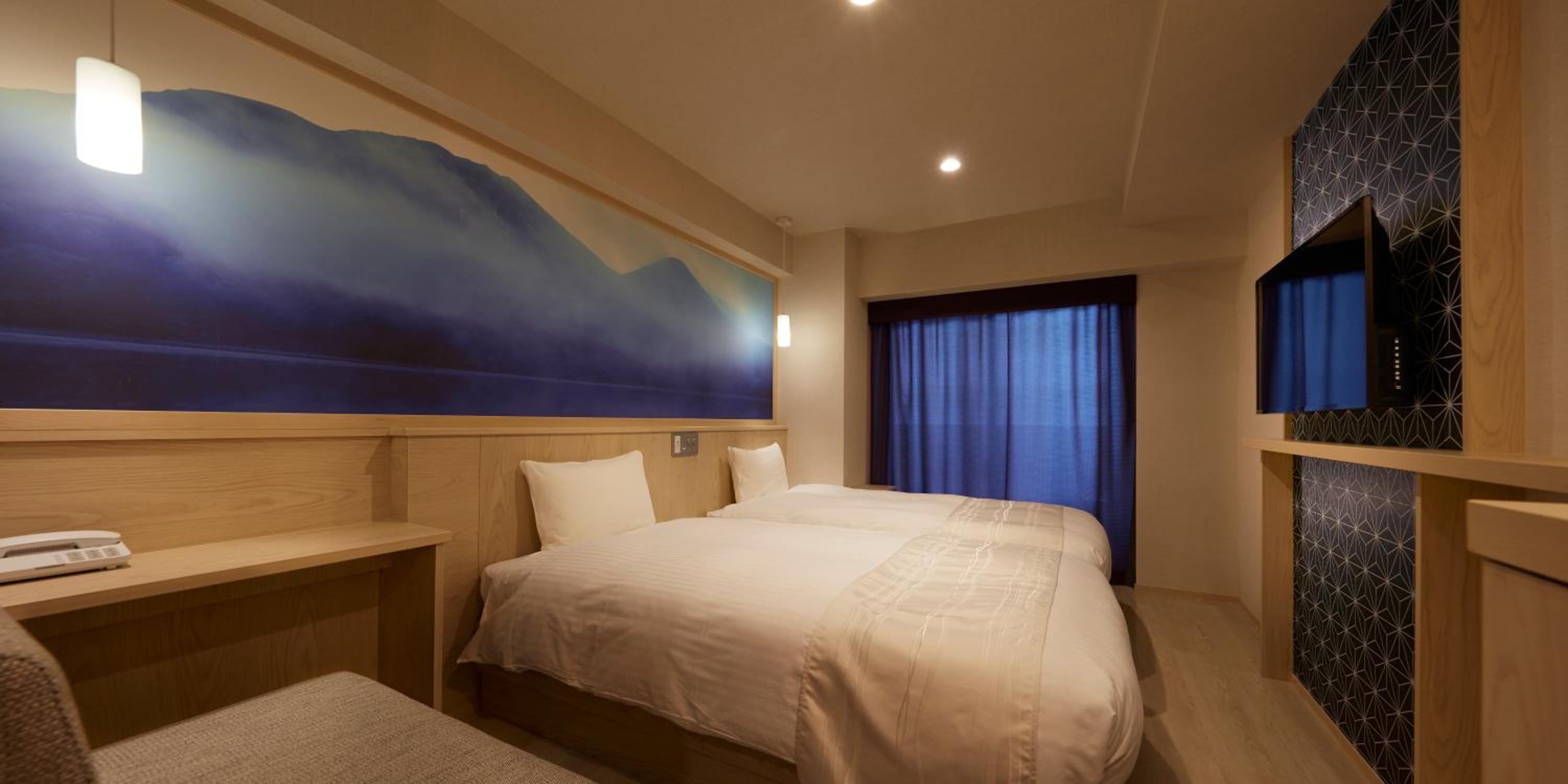Twin Room with Shower - Late Check-in 20:00