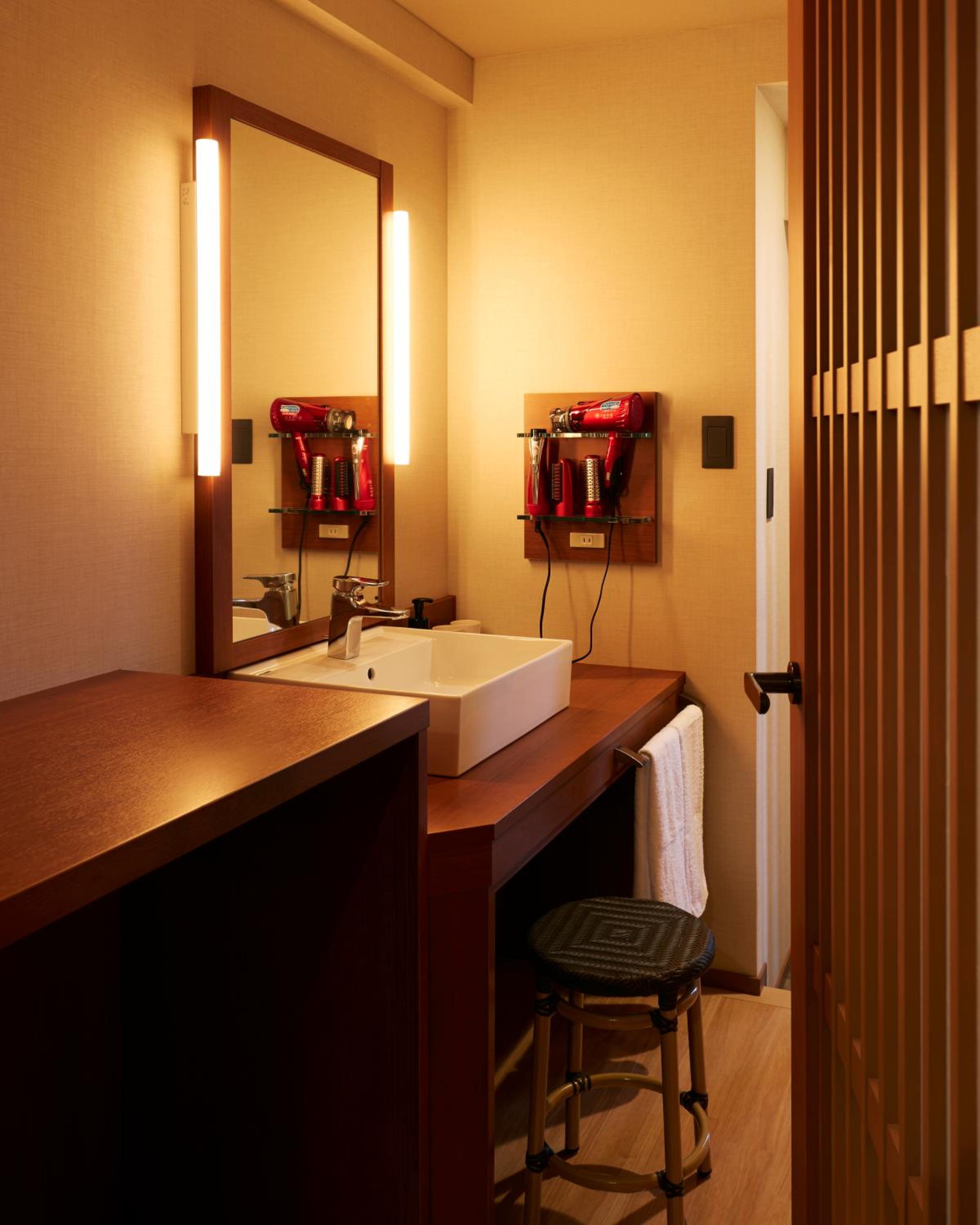 Twin Room with Shower