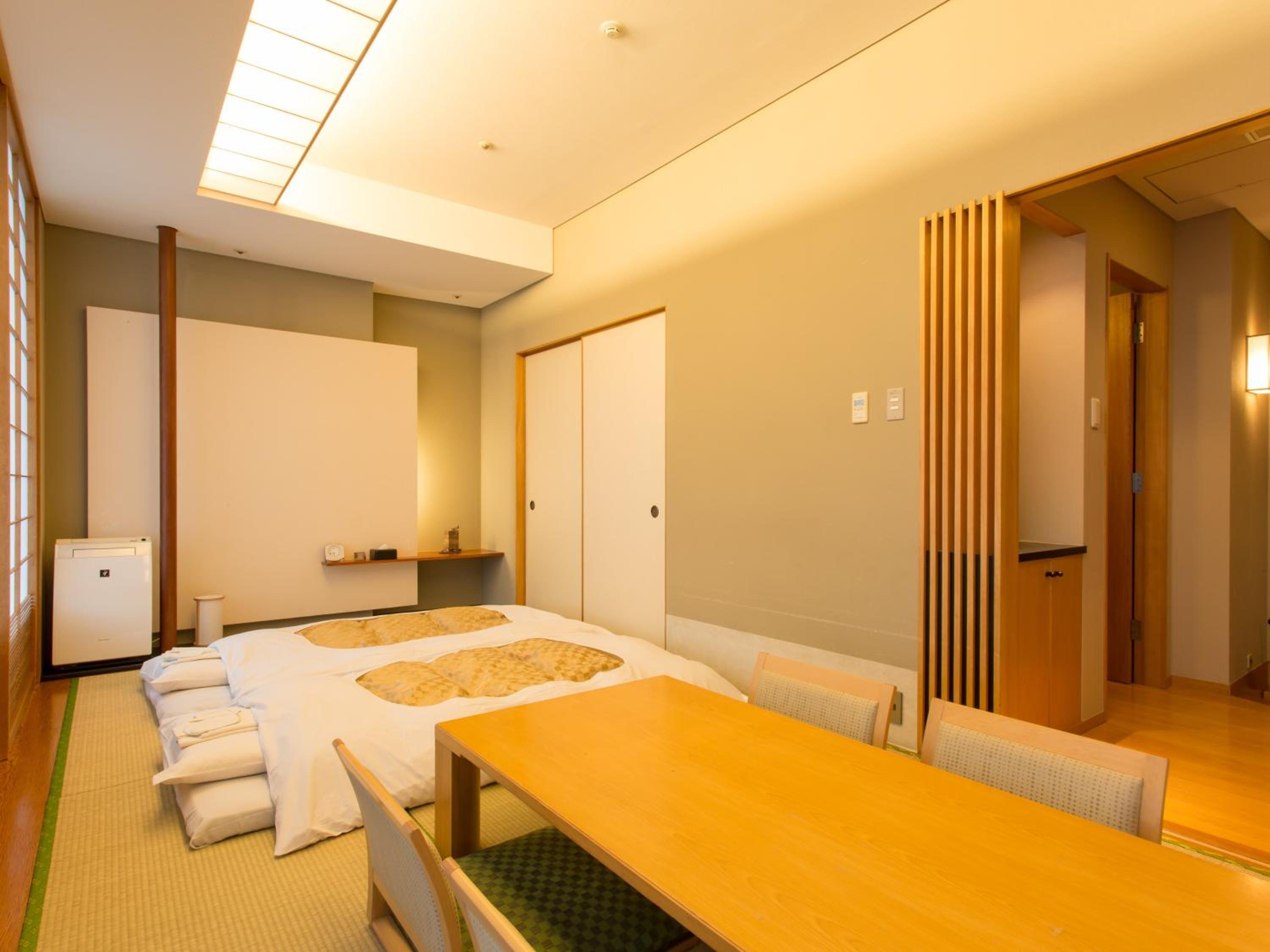 Deluxe Japanese-Style Room - Non-Smoking thumbnail 5