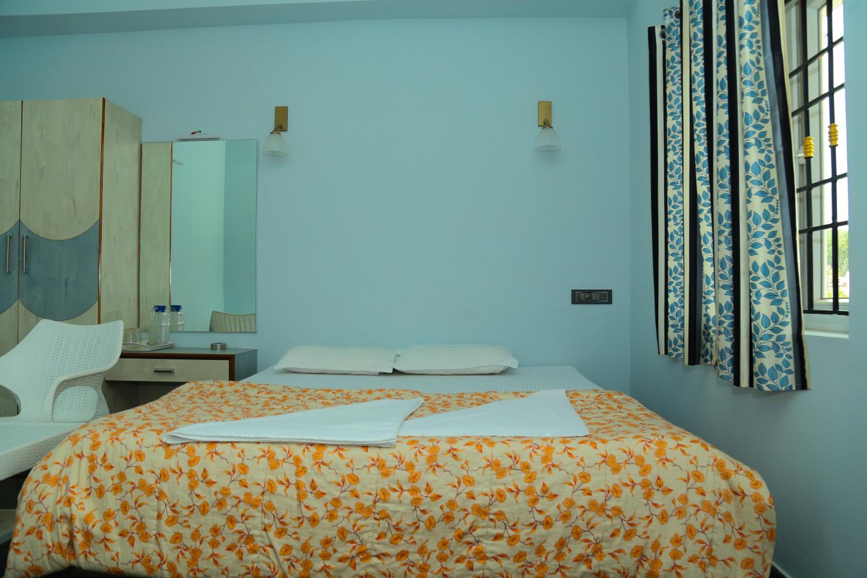 Standard Double Room - Photo 10