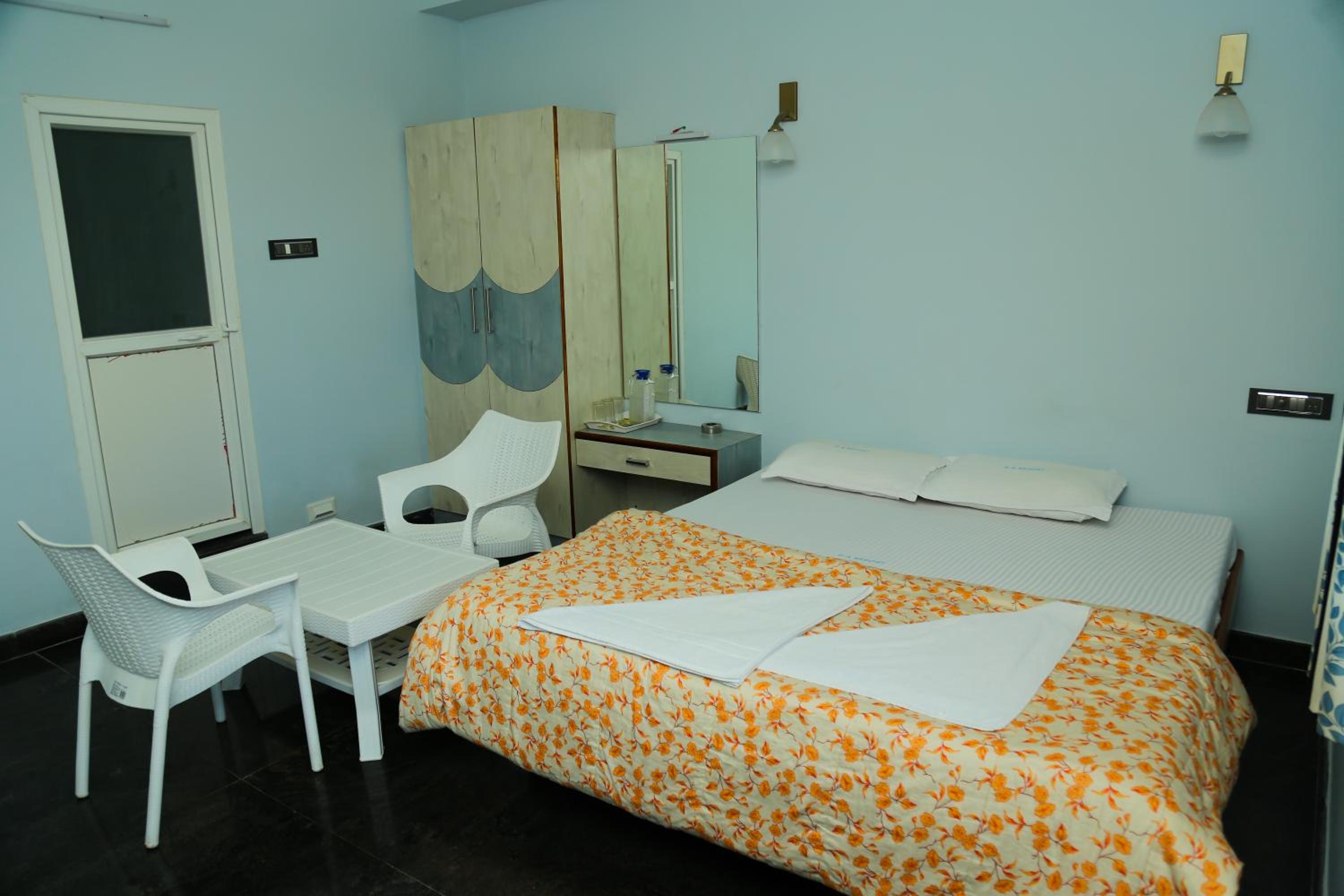 Standard Double Room - Photo 2