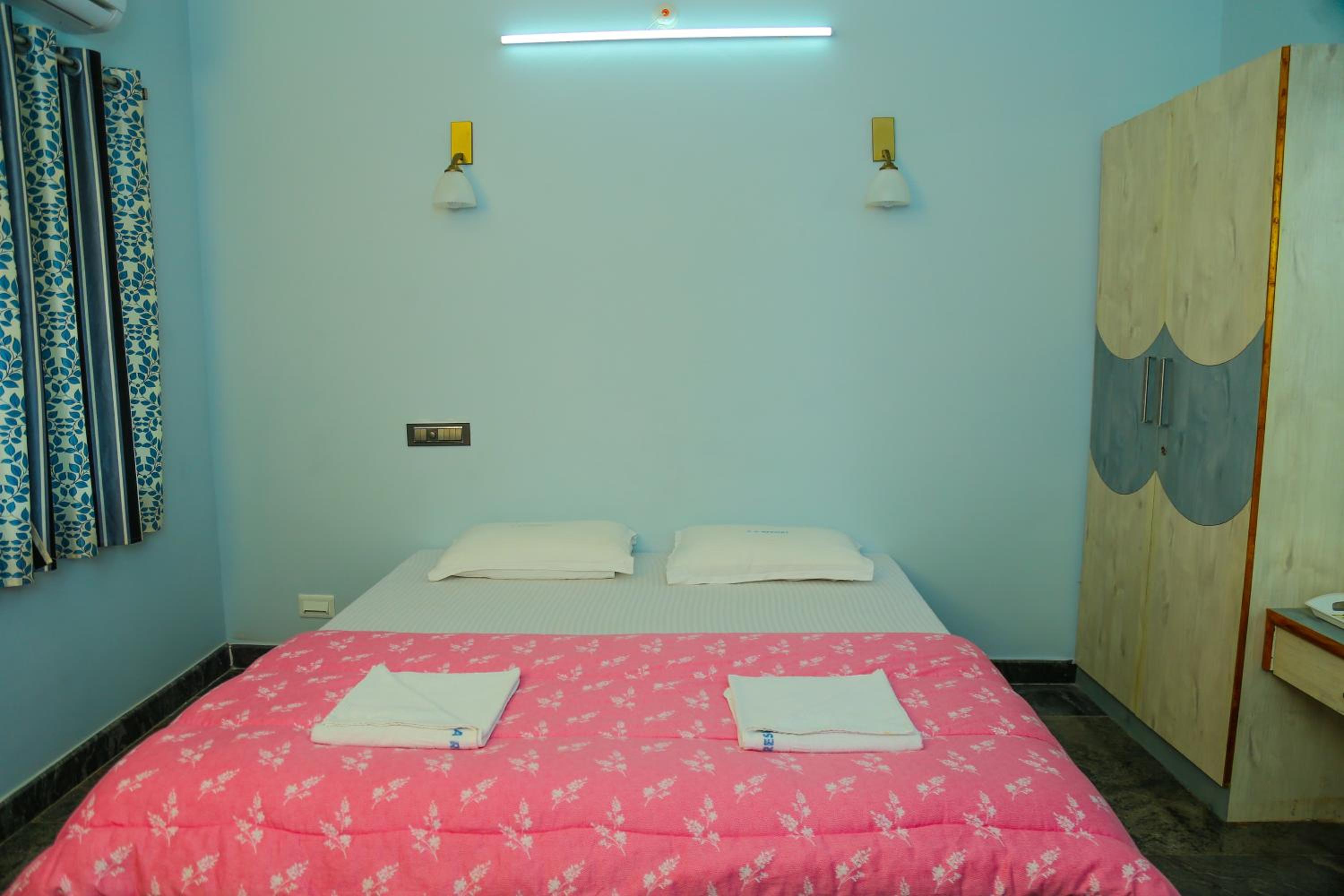 Standard Double Room - Photo 1