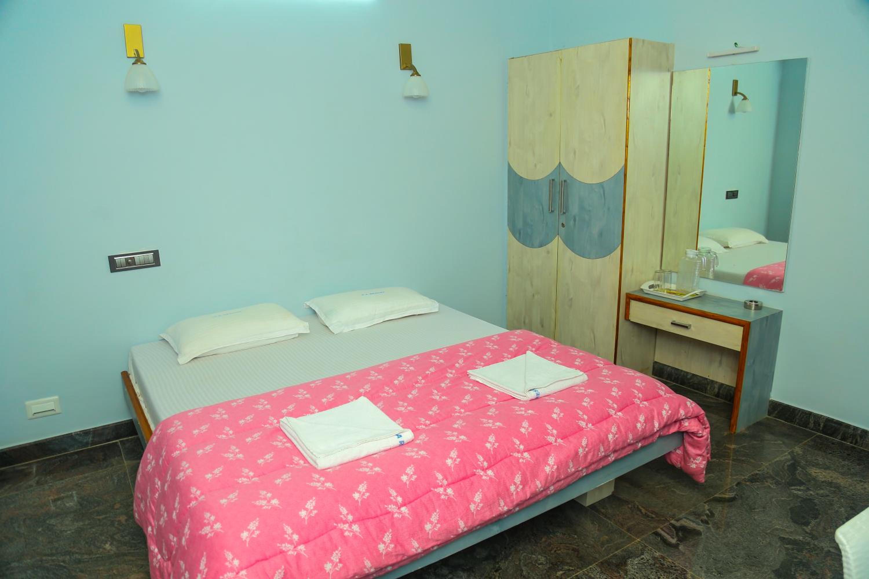 Standard Double Room - Photo 5