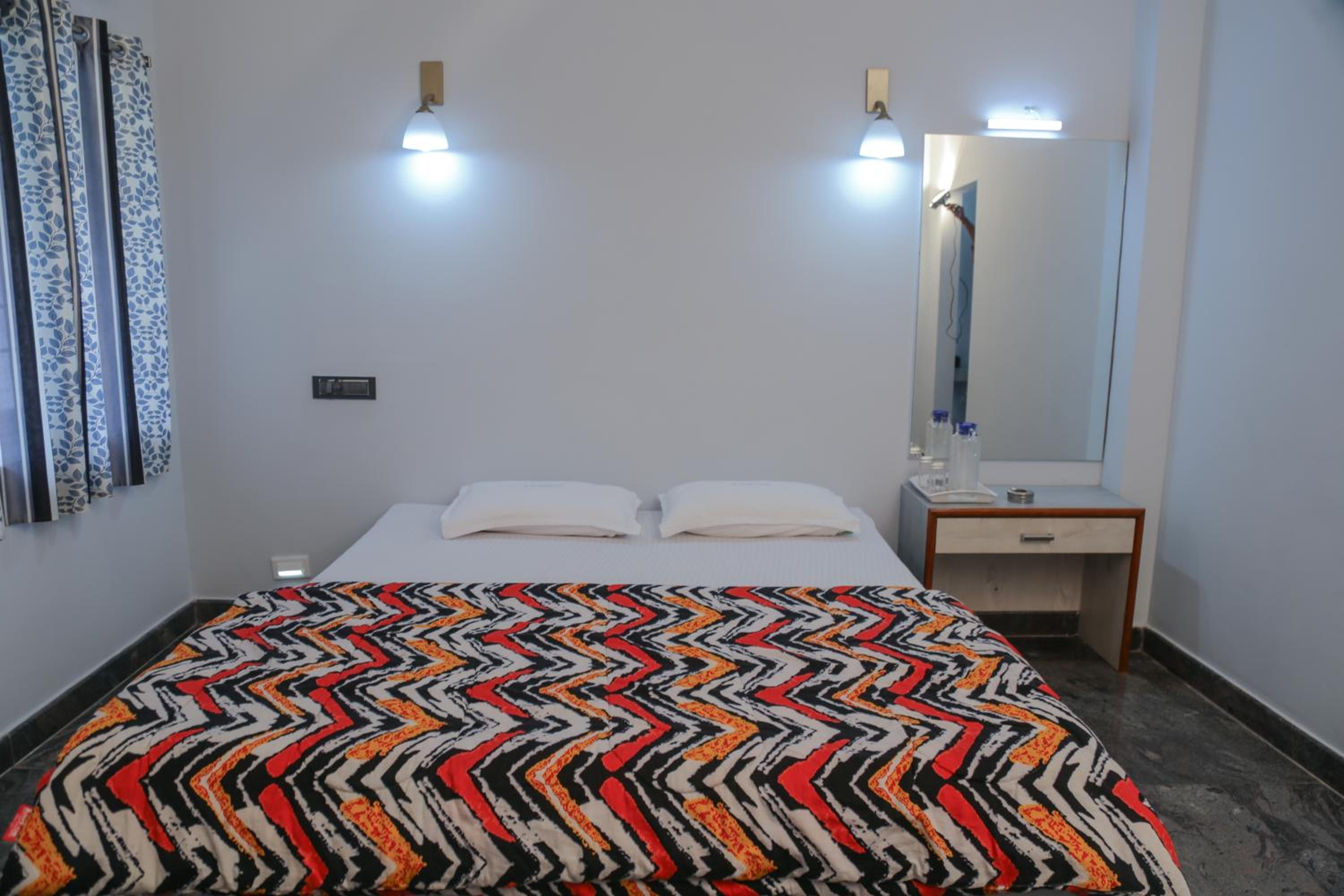 Standard Double Room - Photo 8