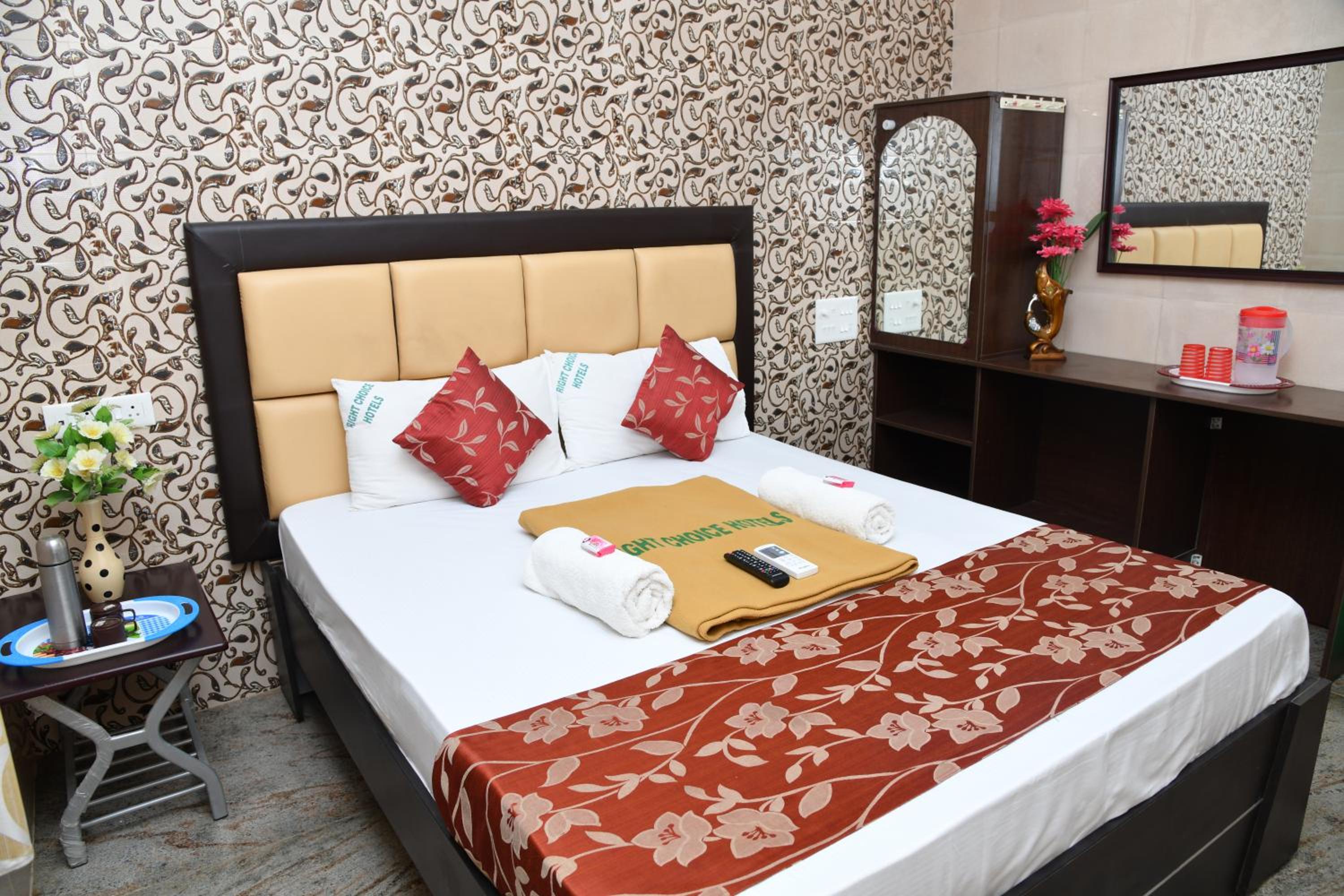Deluxe Double Room (2 Adults + 1 Child)
