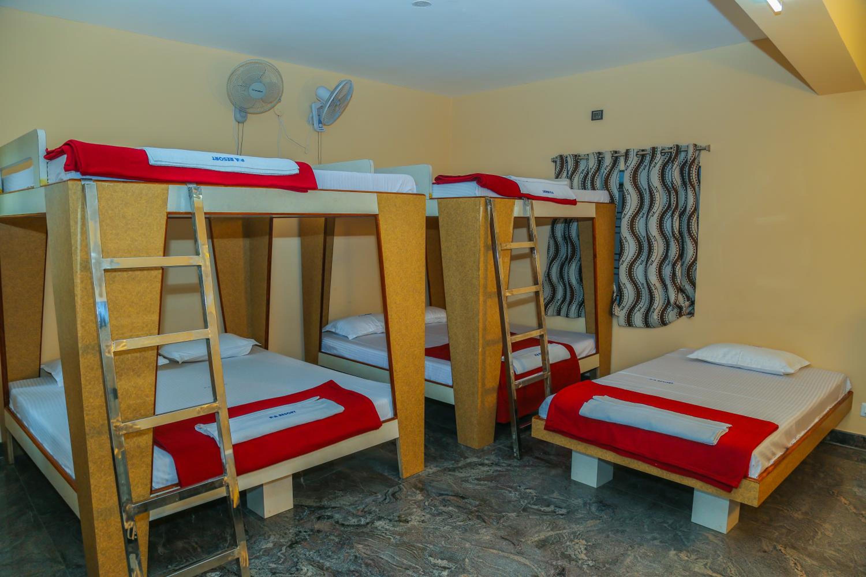 10-Bed Mixed Dormitory Room