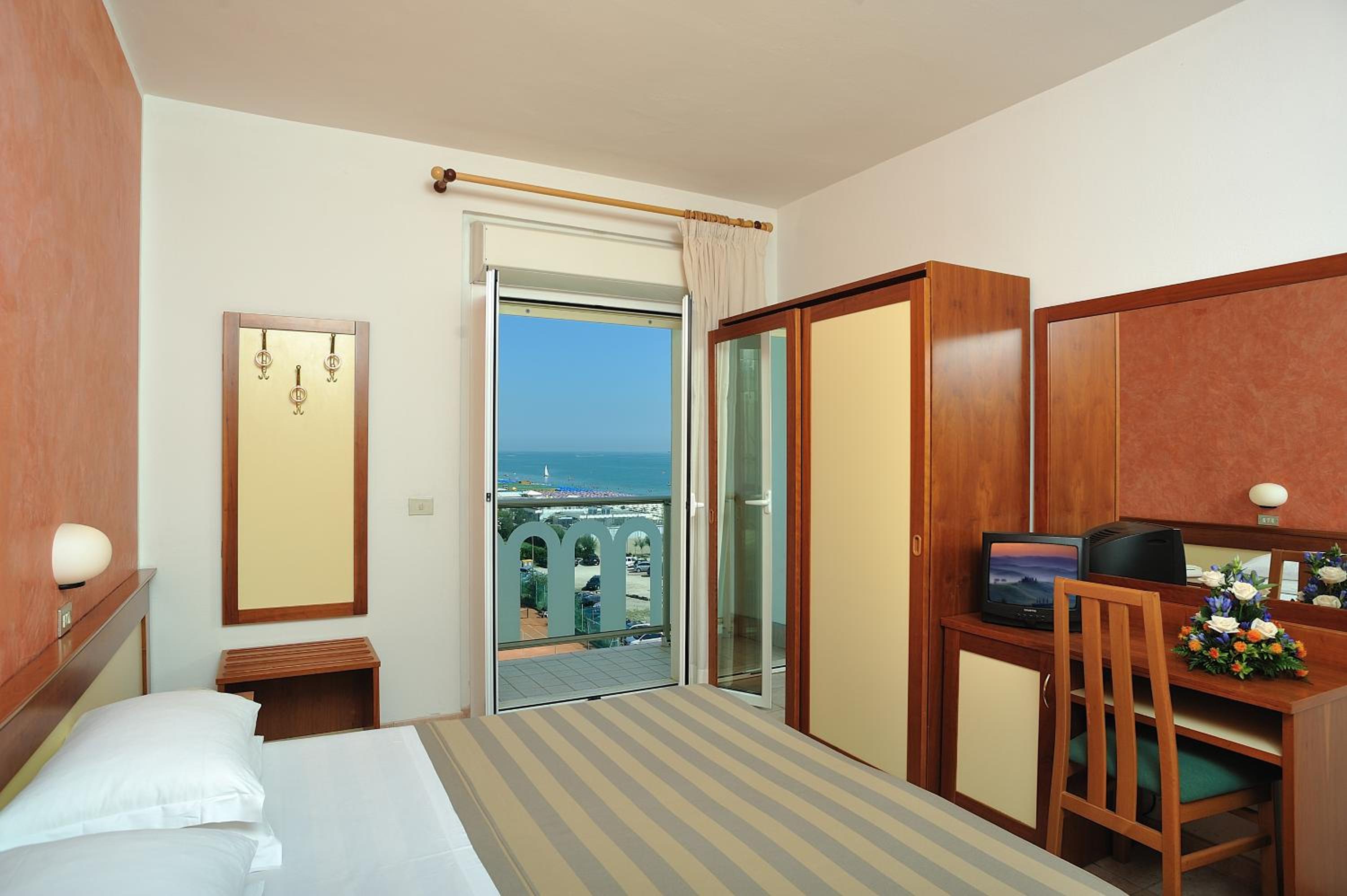 Triple Room with Sea View - Photo 4