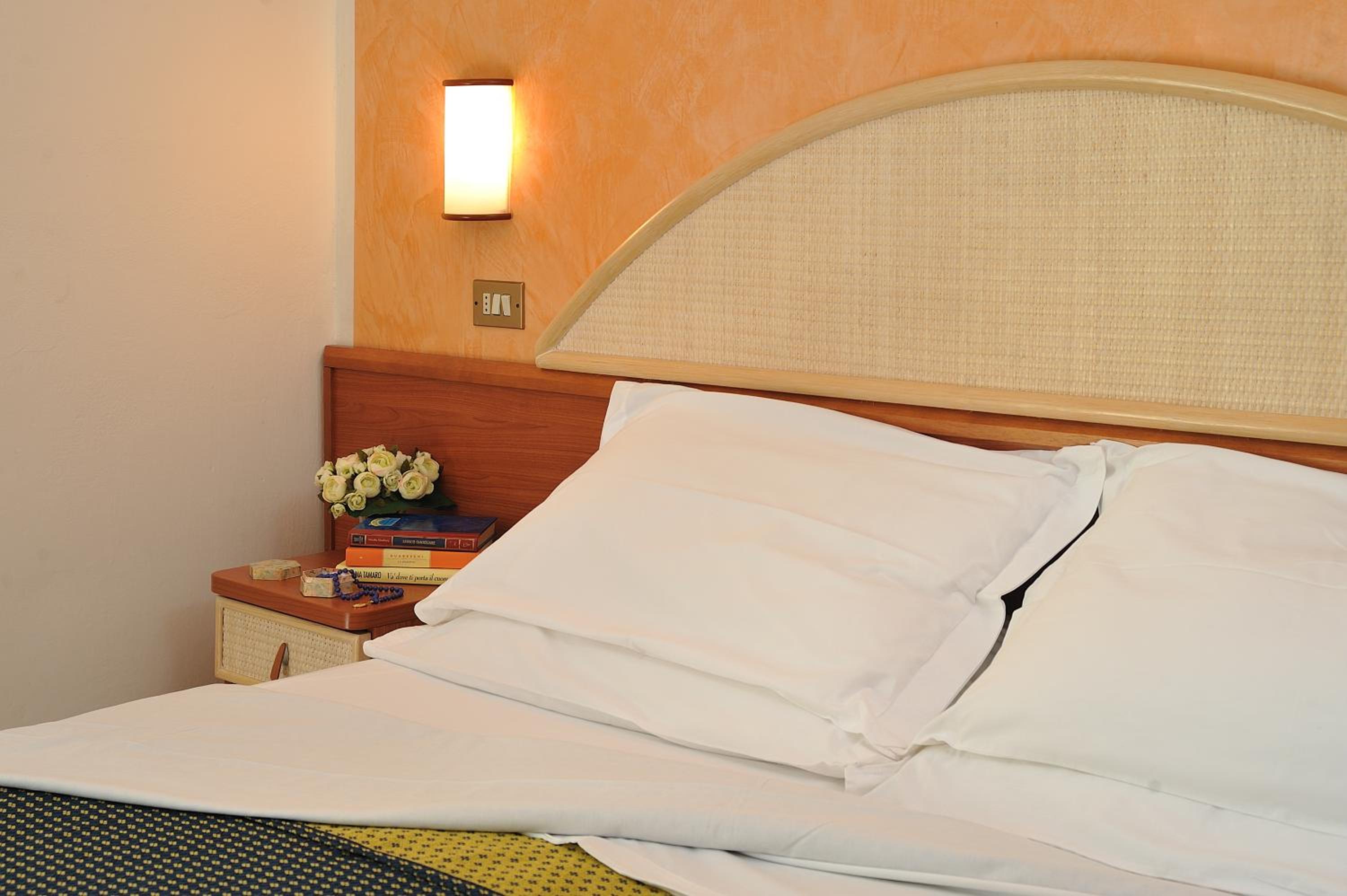 Triple Room with Sea View and Beach Access