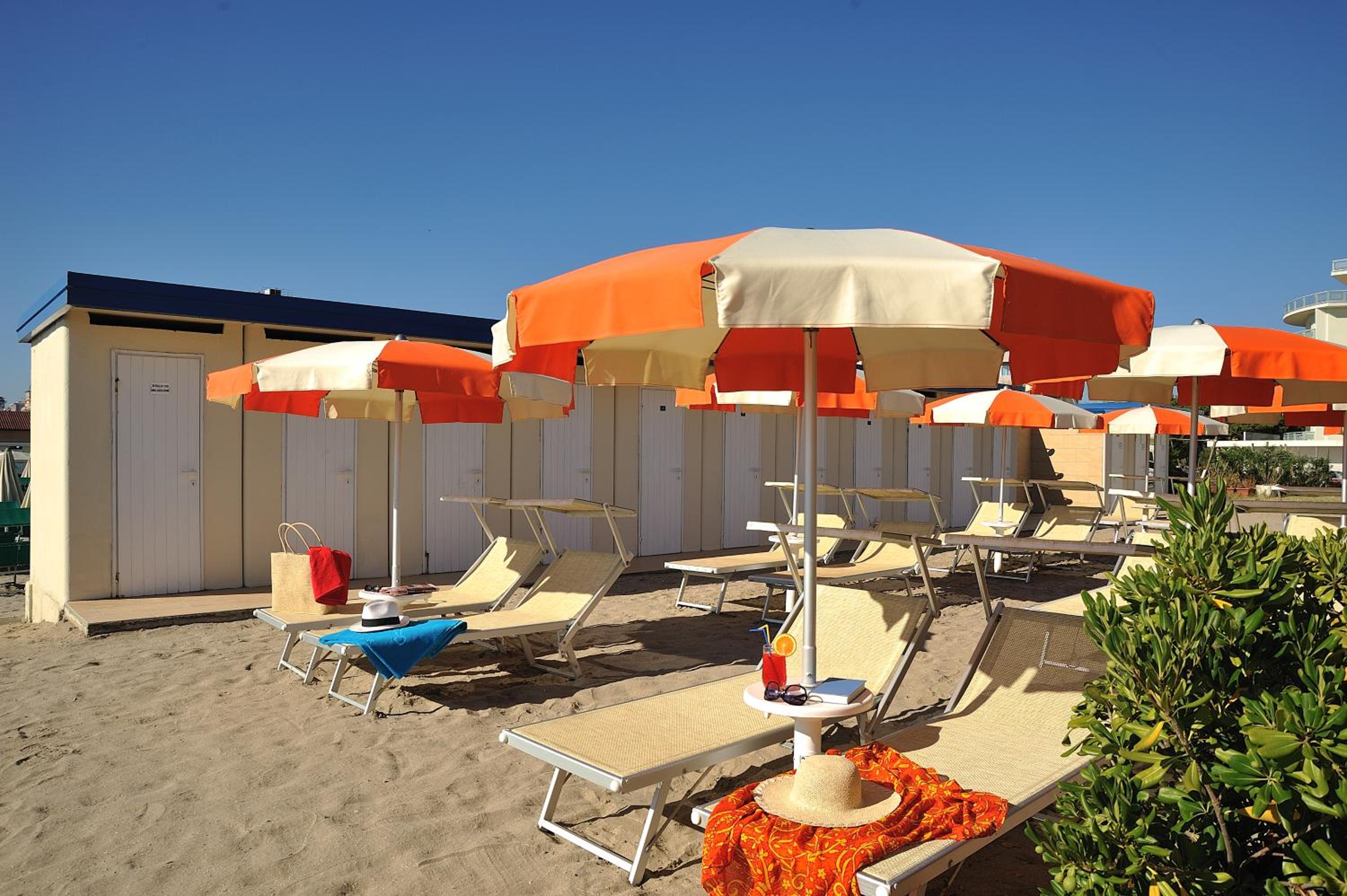 Classic Double Room with Beach Package - Photo 7