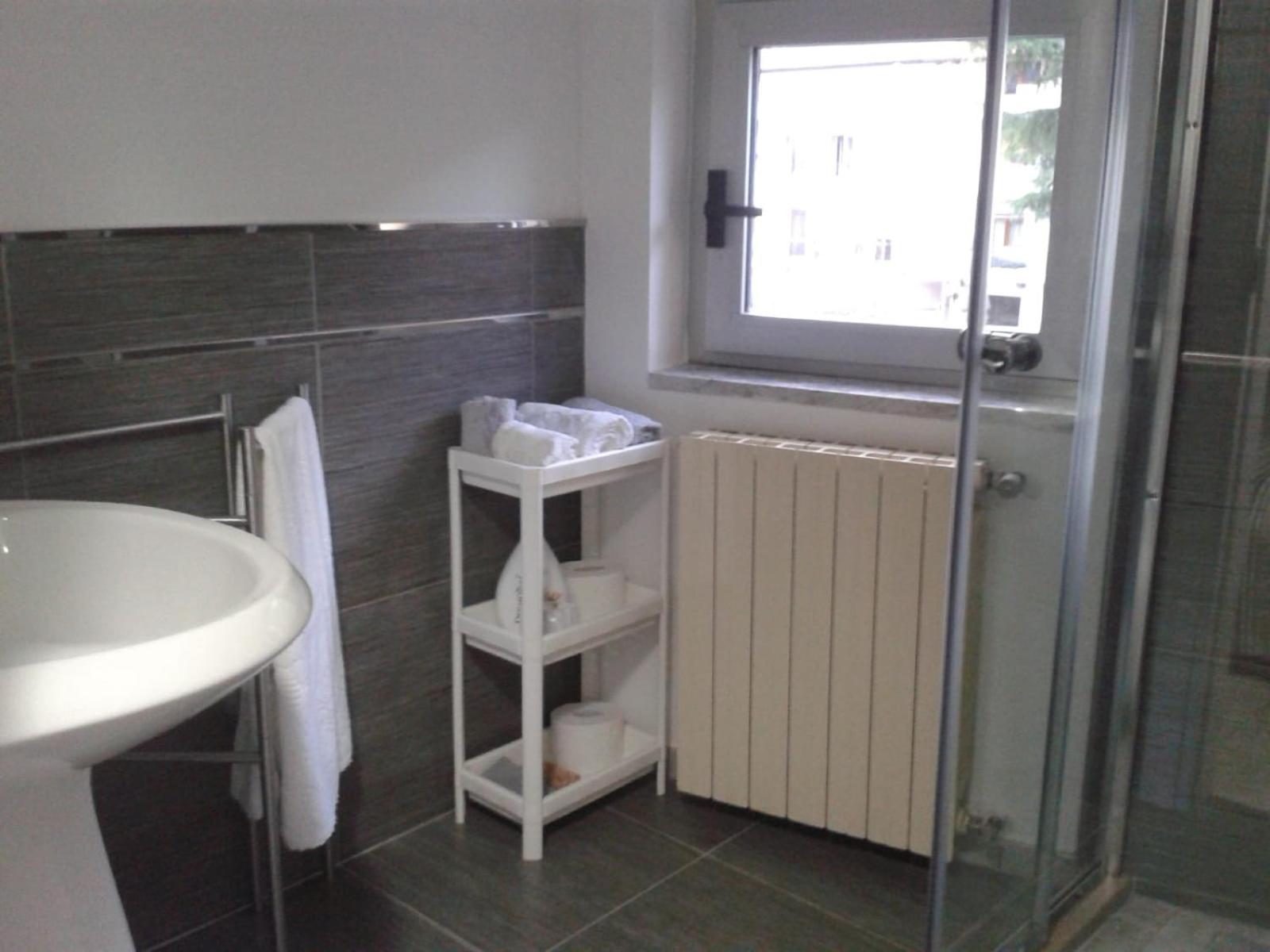 Quadruple Room with Private Bathroom - Photo 5
