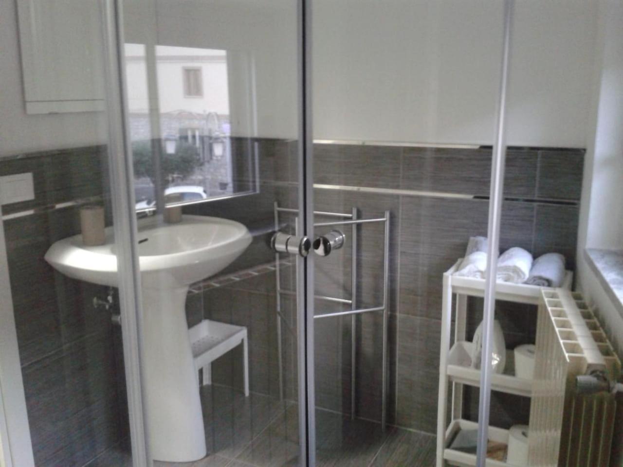 Quadruple Room with Private Bathroom - Photo 6