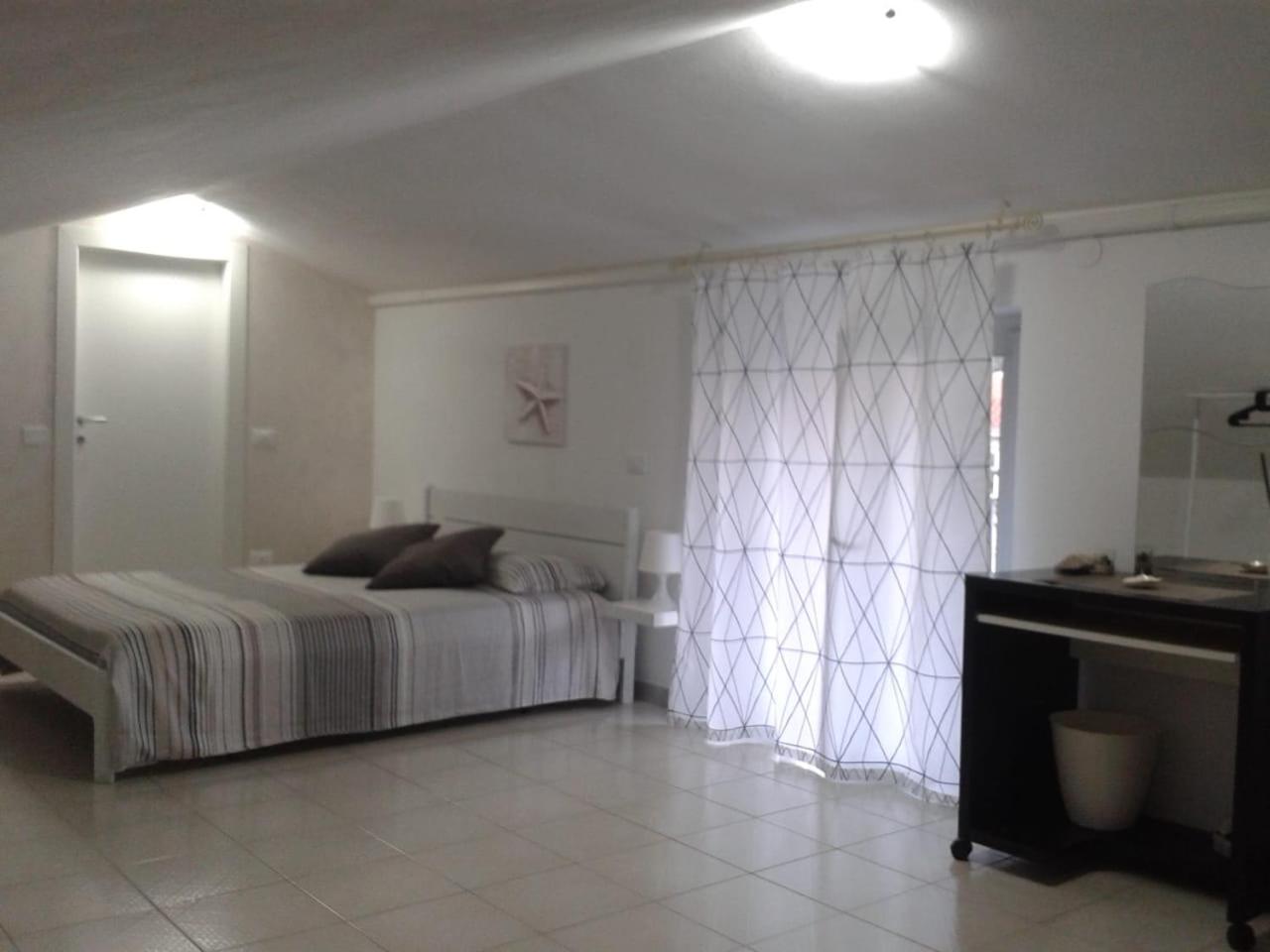 Quadruple Room with Private Bathroom - Photo 4