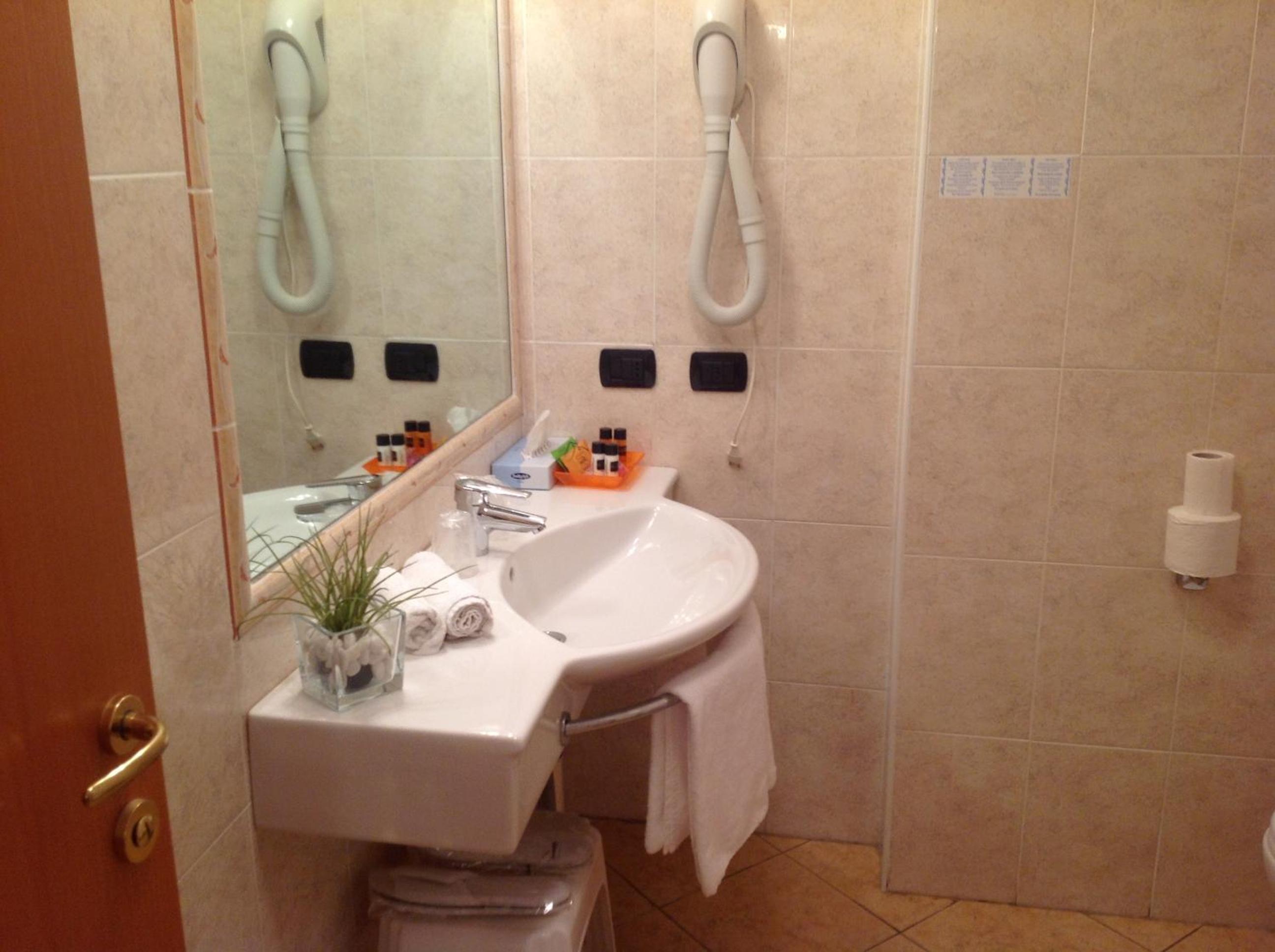 Superior Twin Room - Photo 4