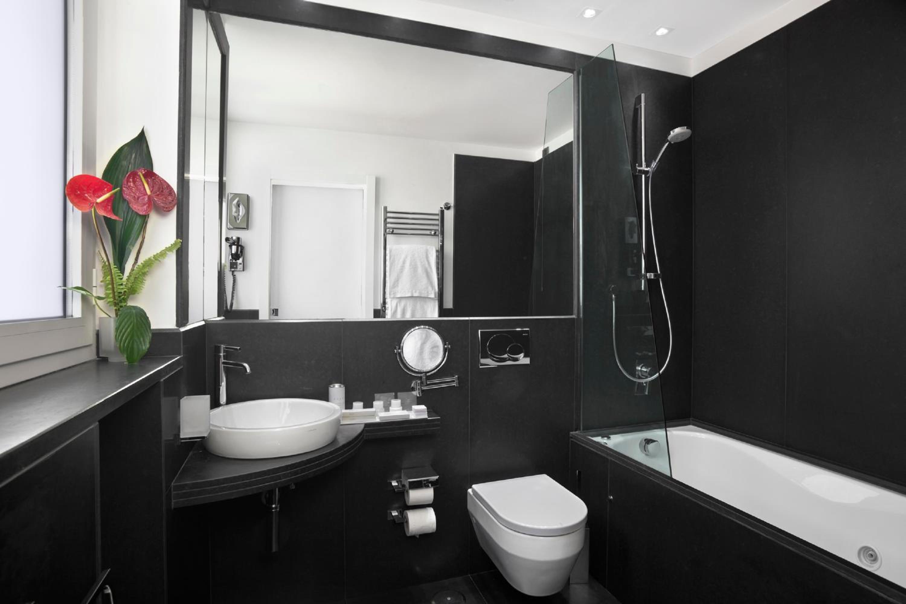 Superior Suite with Spa Access  - Photo 2