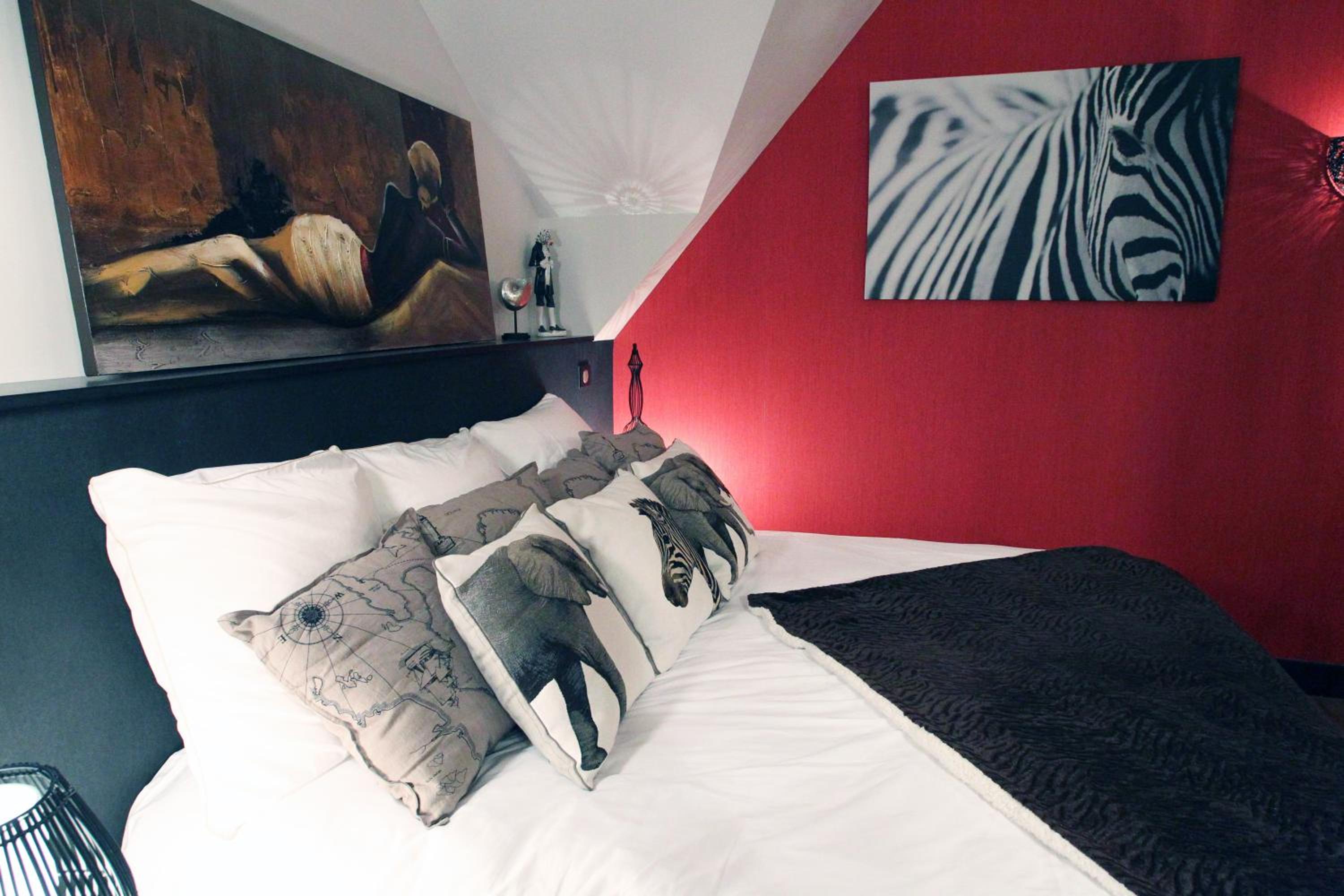 Deluxe Suite 1