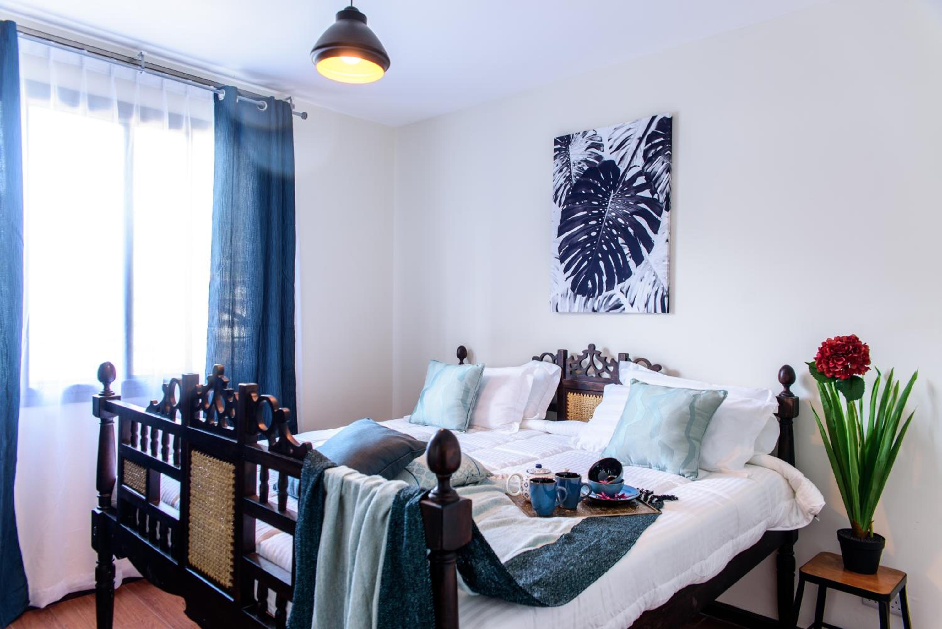 One-Bedroom Apartment photo 1