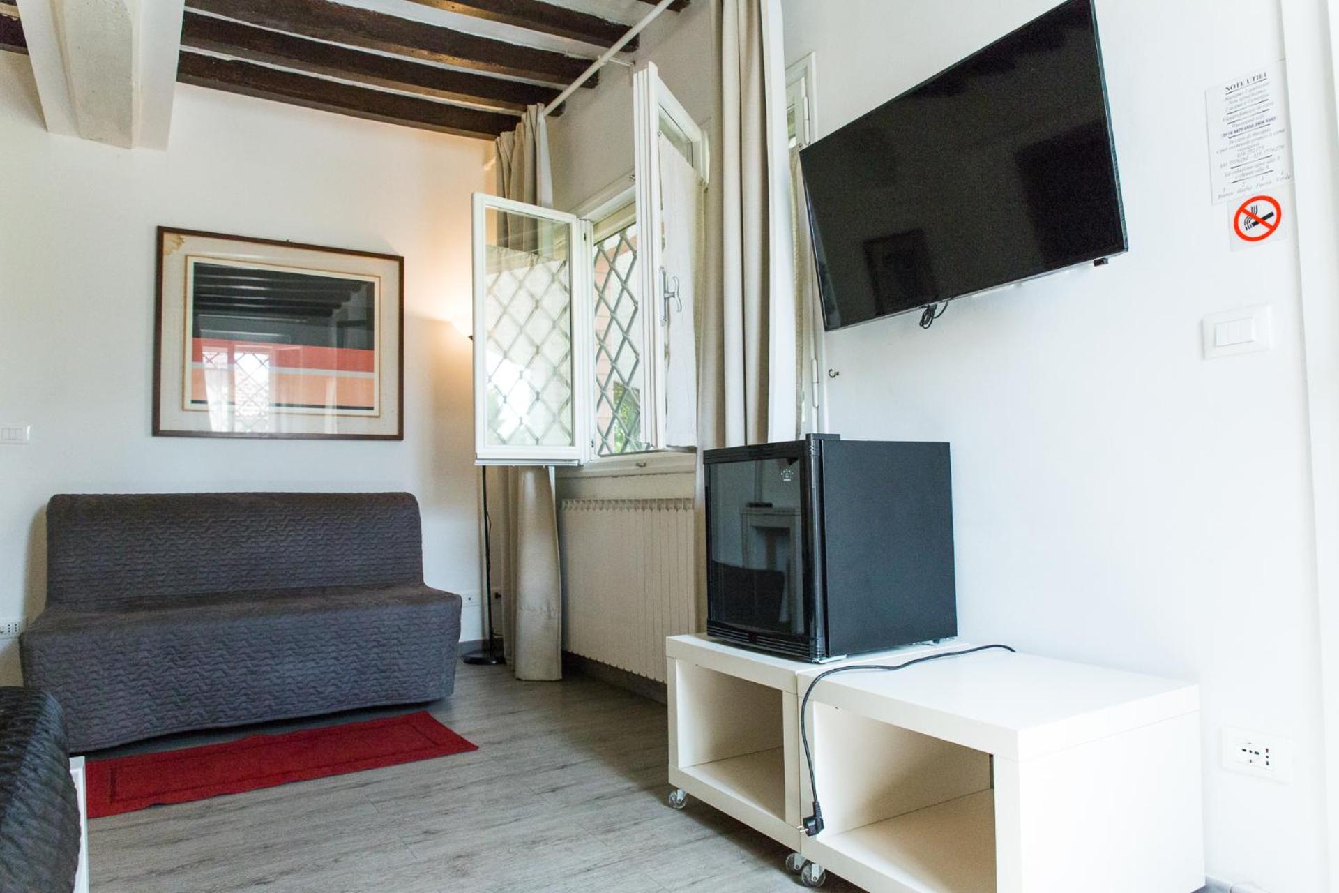 Double Room - Photo 9