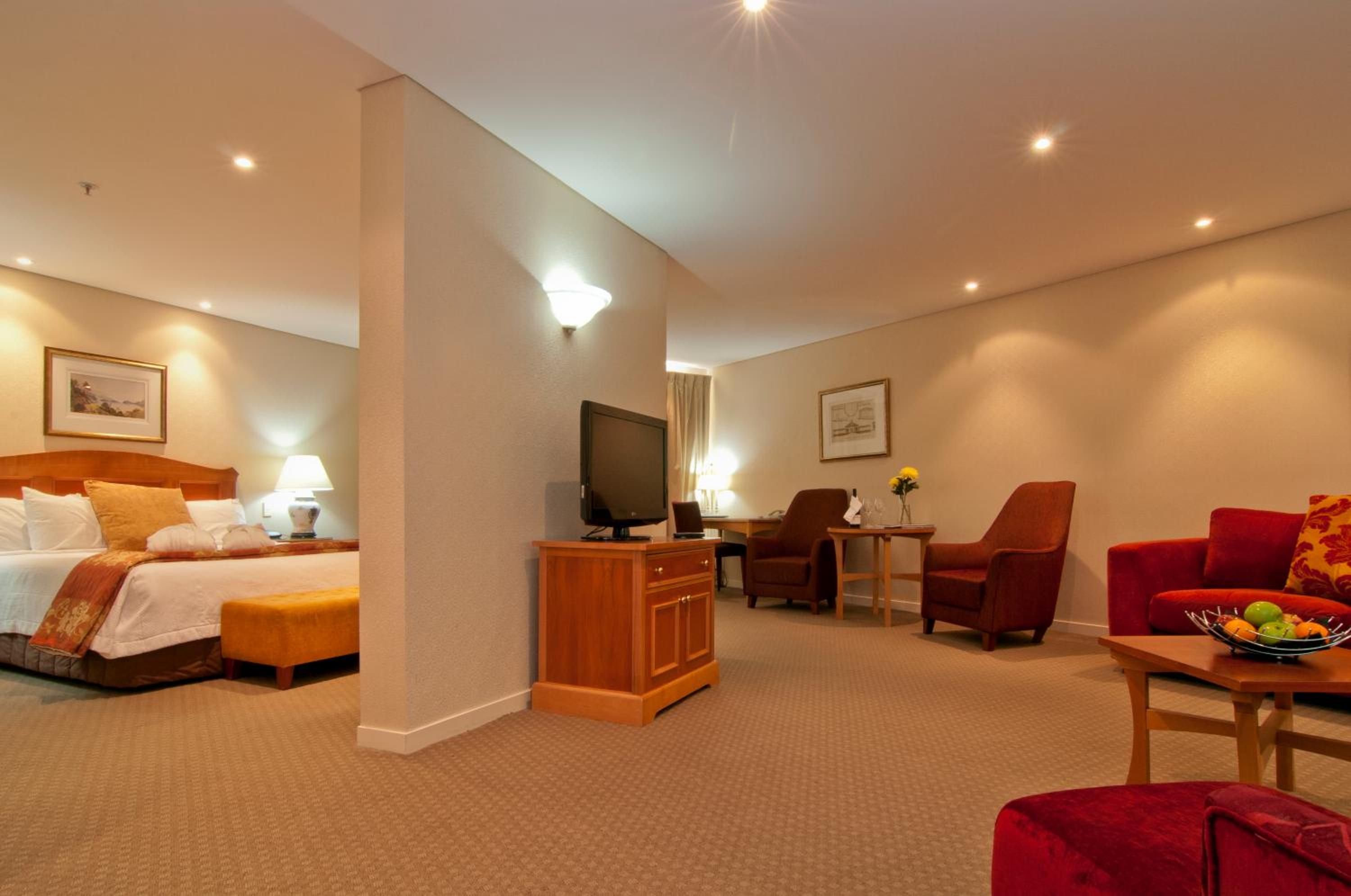 Suite 1 King photo 2