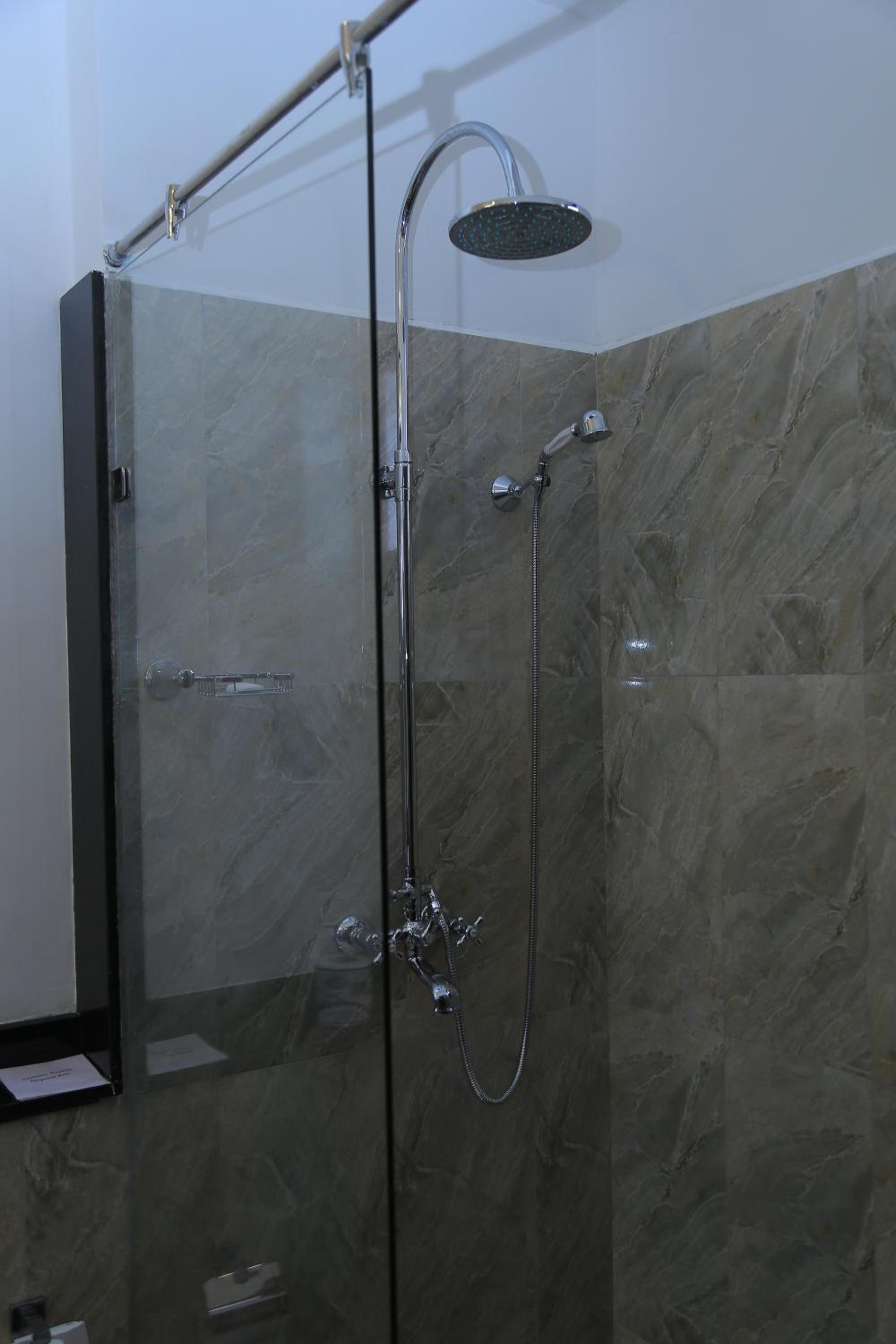 Deluxe Twin Room with complementary 10 minutes foot massage per stay photo 3