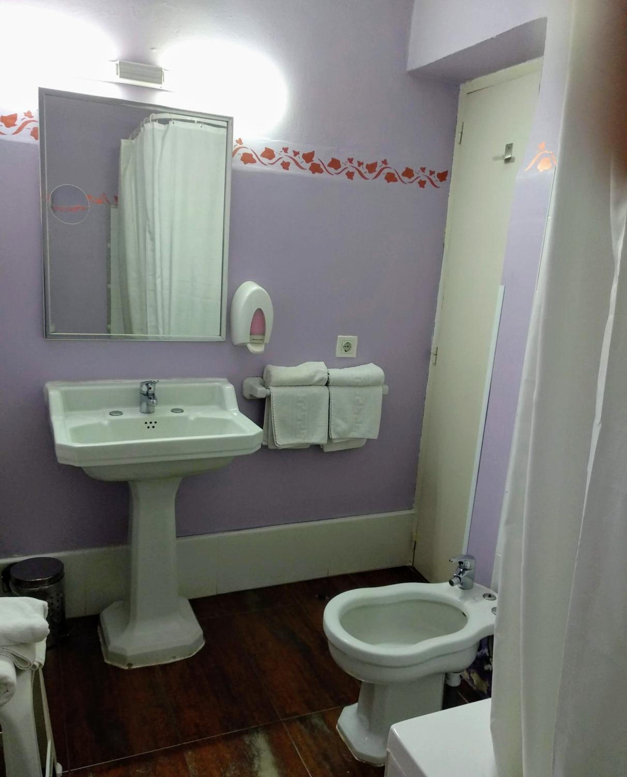 Quadruple Room - Photo 7