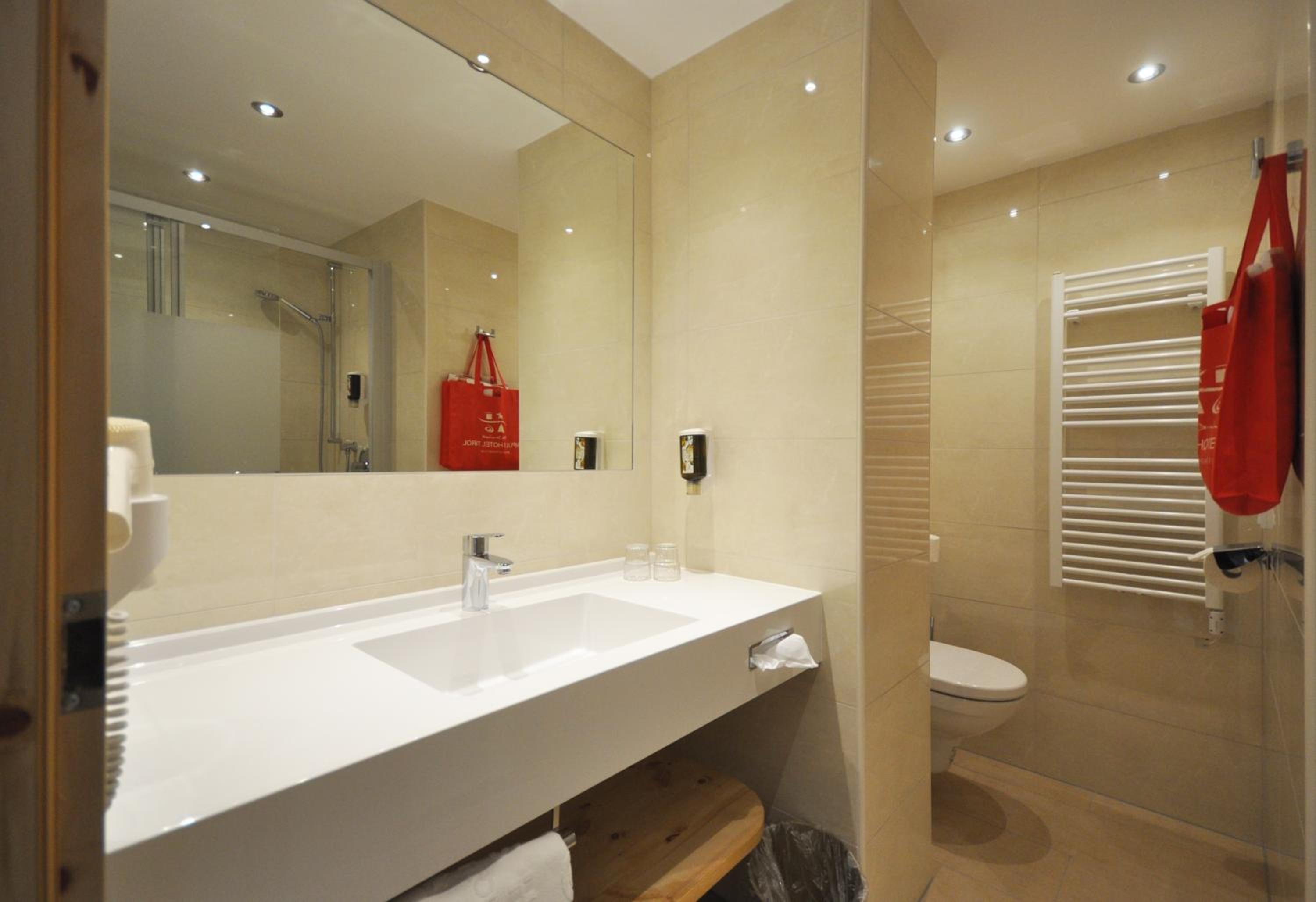 Budget Double Room photo 3