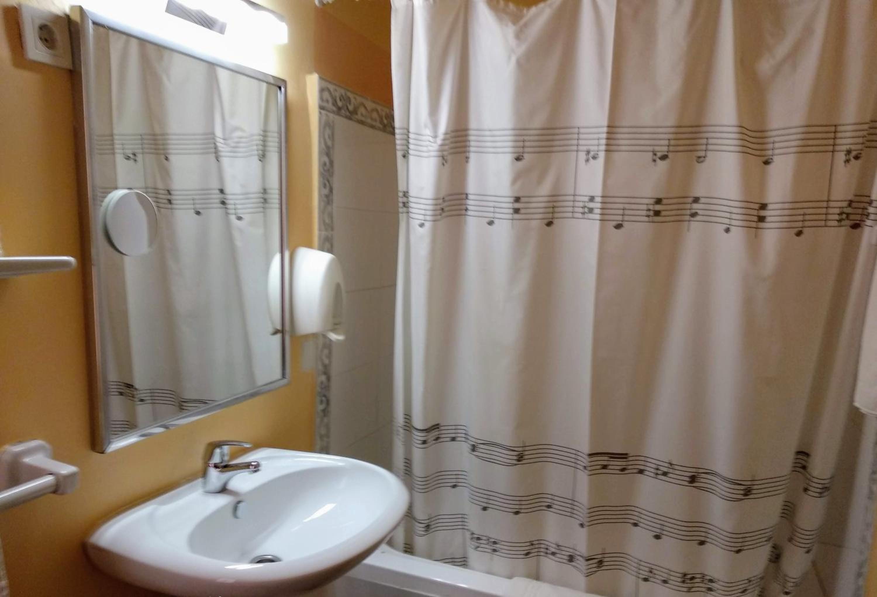 Quadruple Room - Photo 6