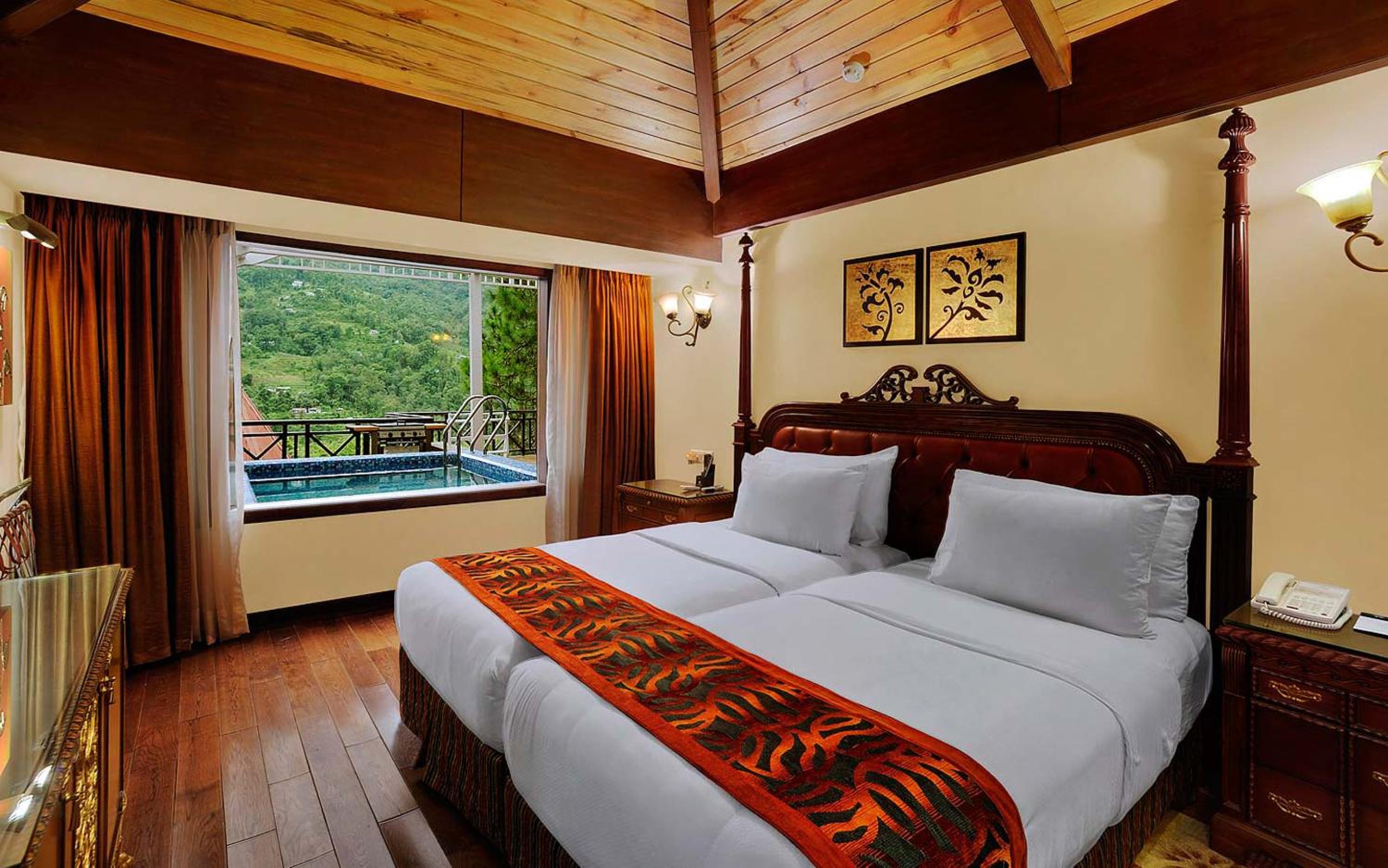 Royal Villa - 10% Discount on Foods & Soft Beverages* | 15% Discounts on Laundry Services* | INR 500 spa credit during your stay on selective Massage services. TnC Apply.* | Free Minibar - 2 cans of soft Beverages (Once on Arrival) - Photo 2