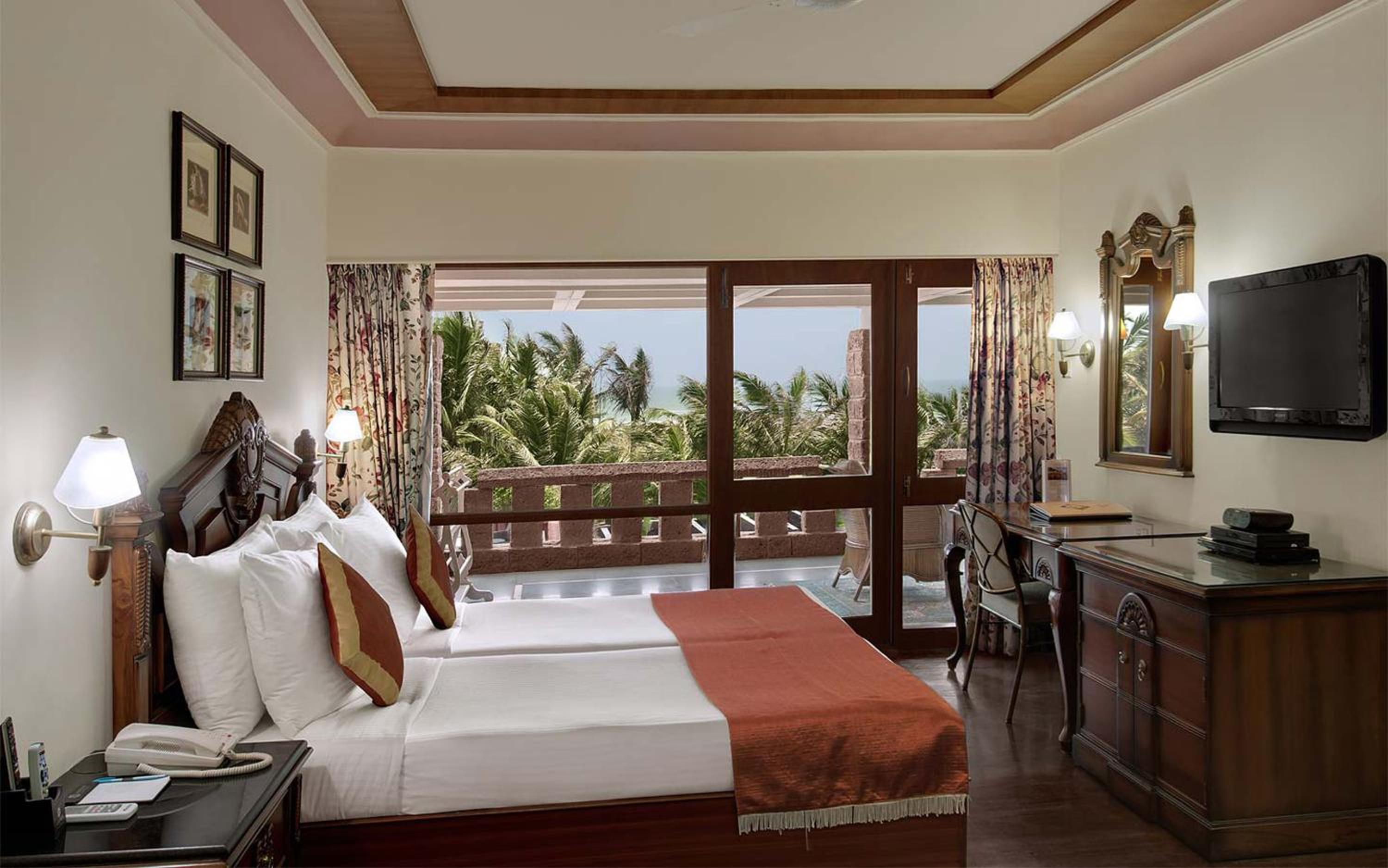 Family Suite  - 10% Discount on Foods & Soft Beverages* | 15% Discounts on Laundry Services* | INR 500 spa credit during your stay on selective Massage services. TnC Apply.* | Free Mini-bar - 2 cans of soft Beverages (Once on Arrival) - Photo 2