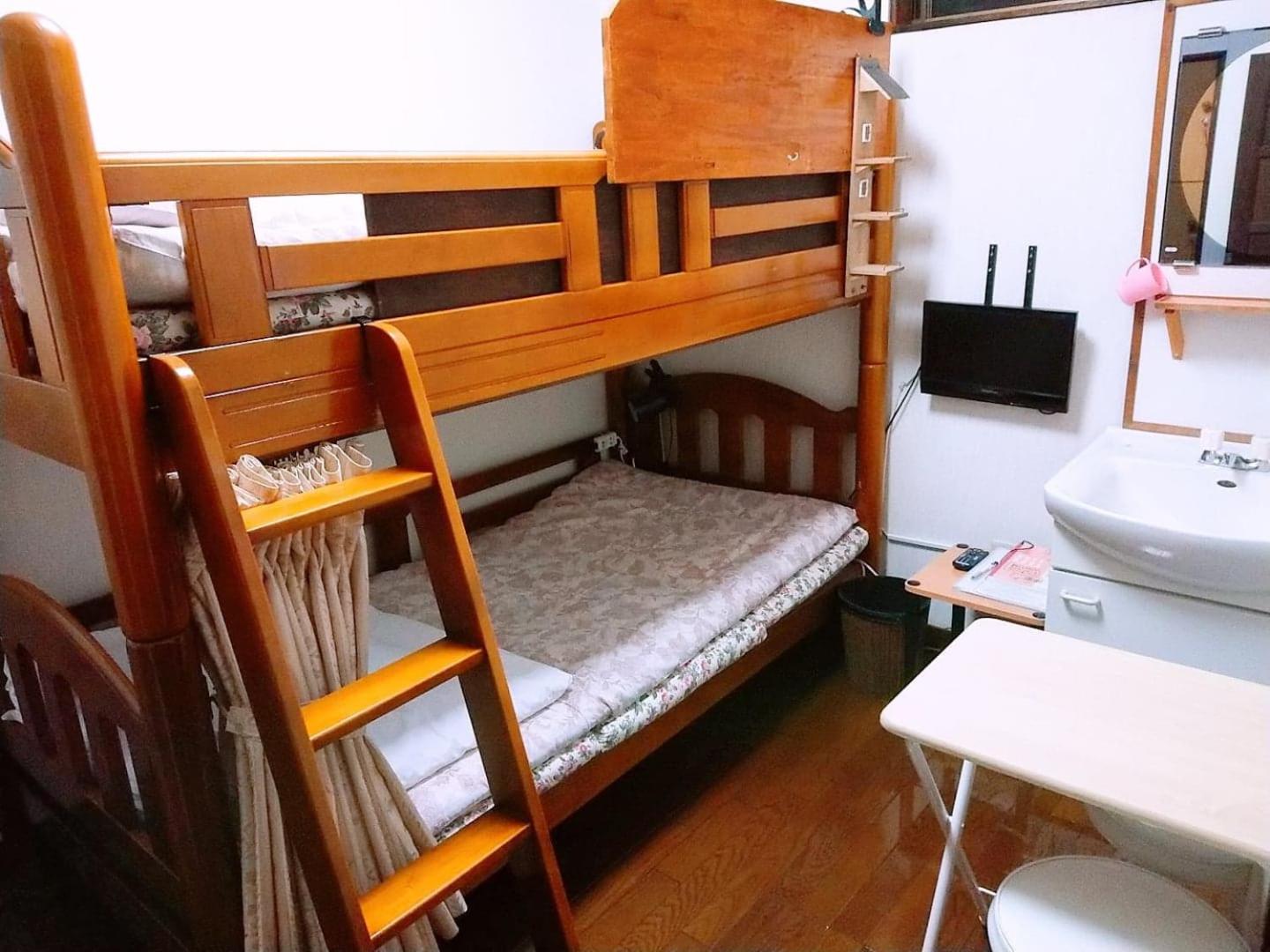 Twin Room with Bunk Bed photo 3