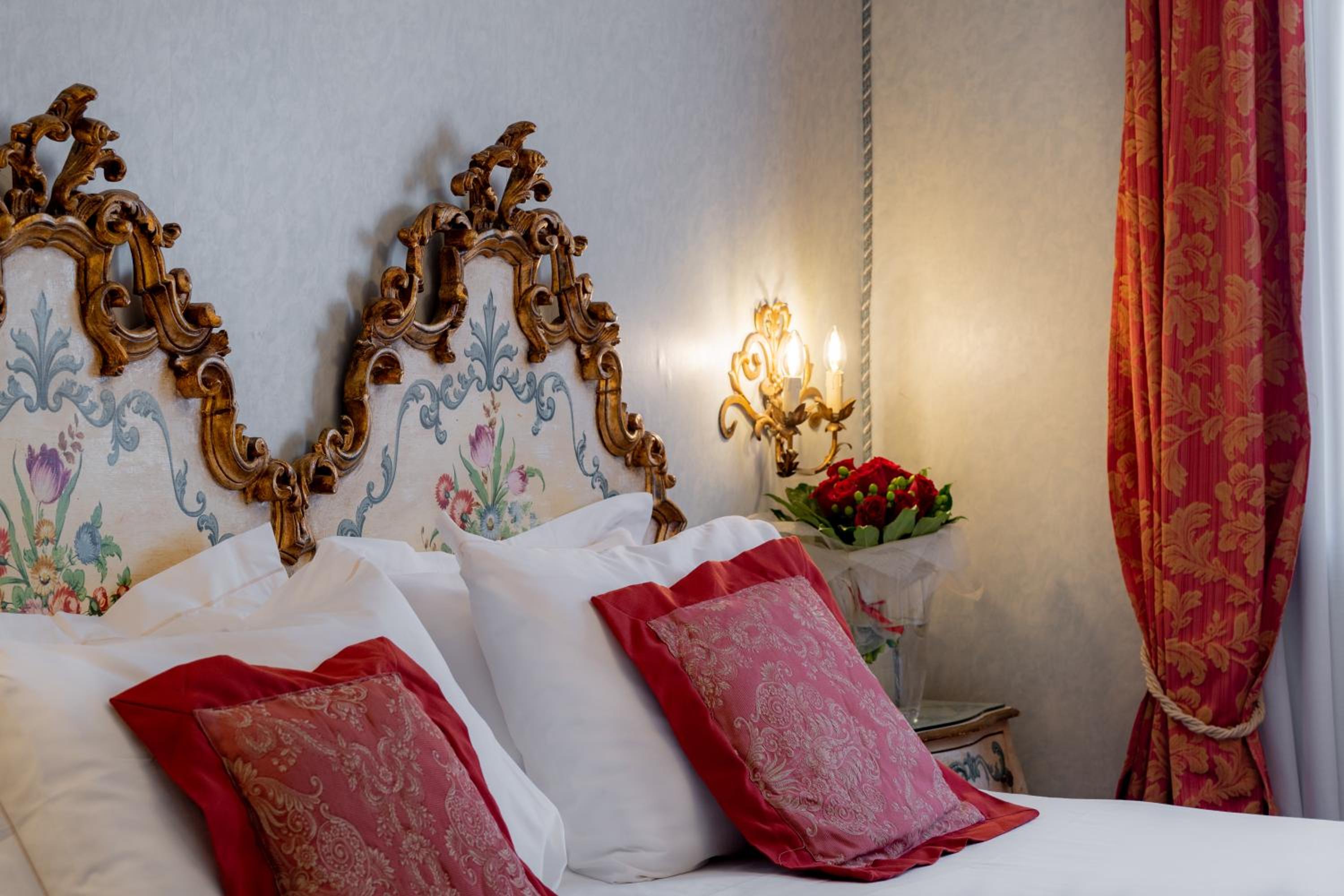 Classic Double Venetian Room