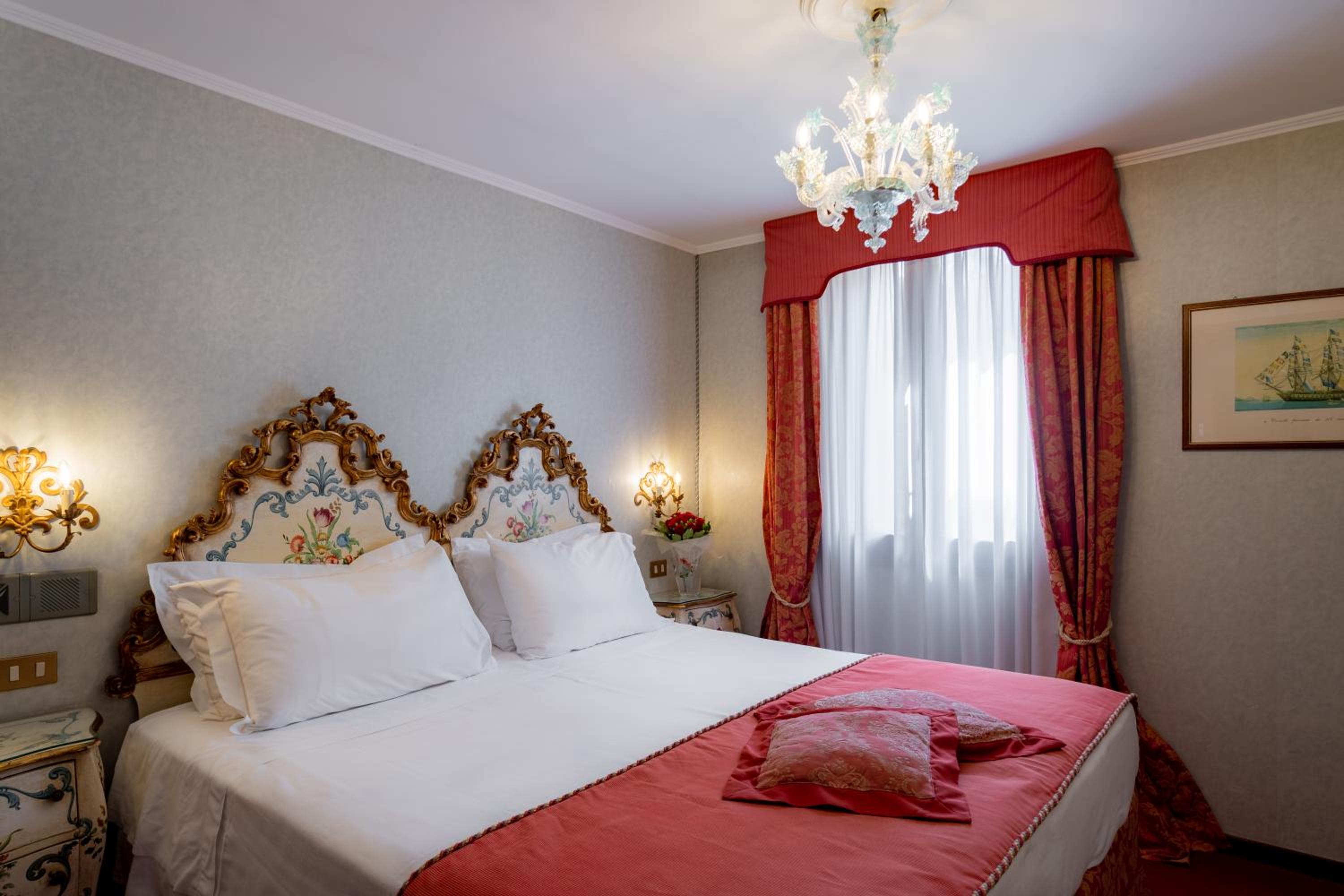 Classic Double Venetian Room