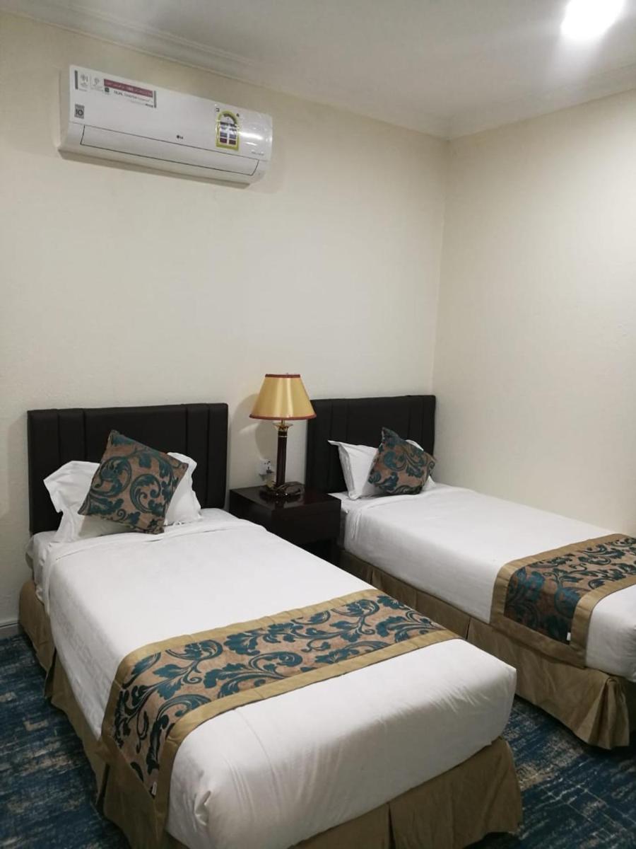 Twin Room with Private External Bathroom photo 2