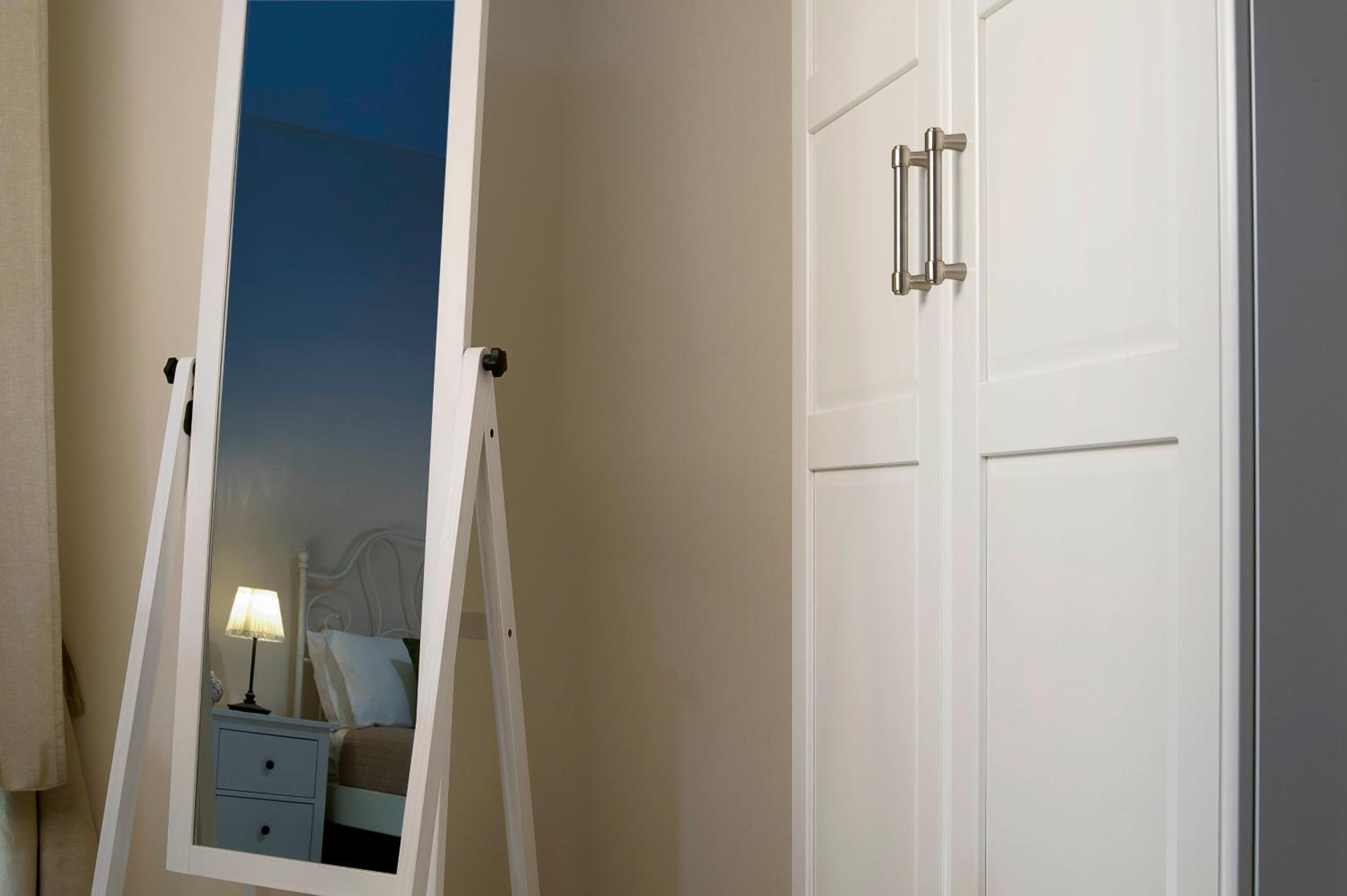 Deluxe Double Room with Balcony - Photo 4