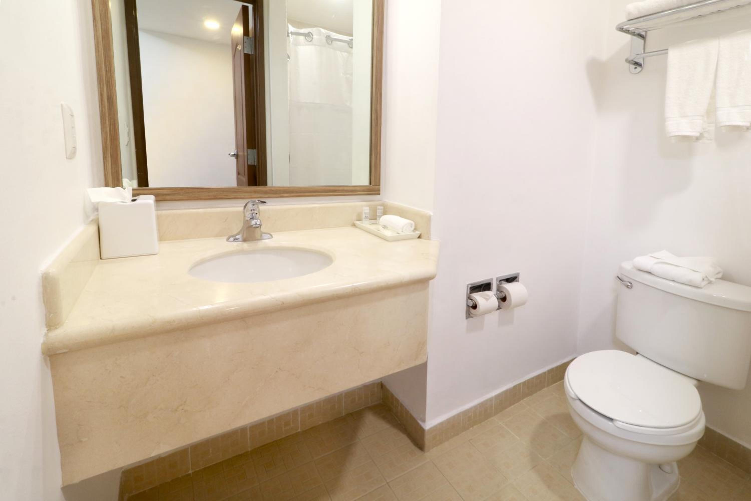 Double Room with Two Double Beds - Photo 4