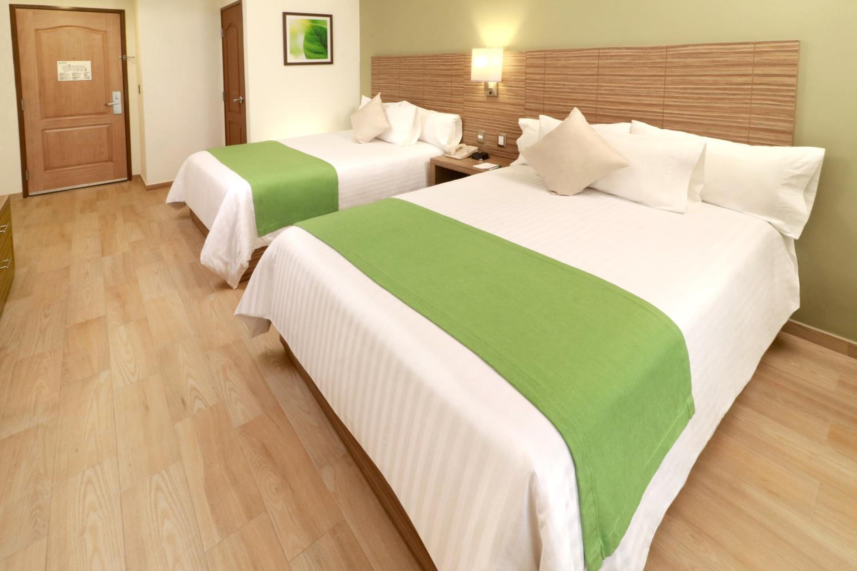Double Room with Two Double Beds - Photo 6