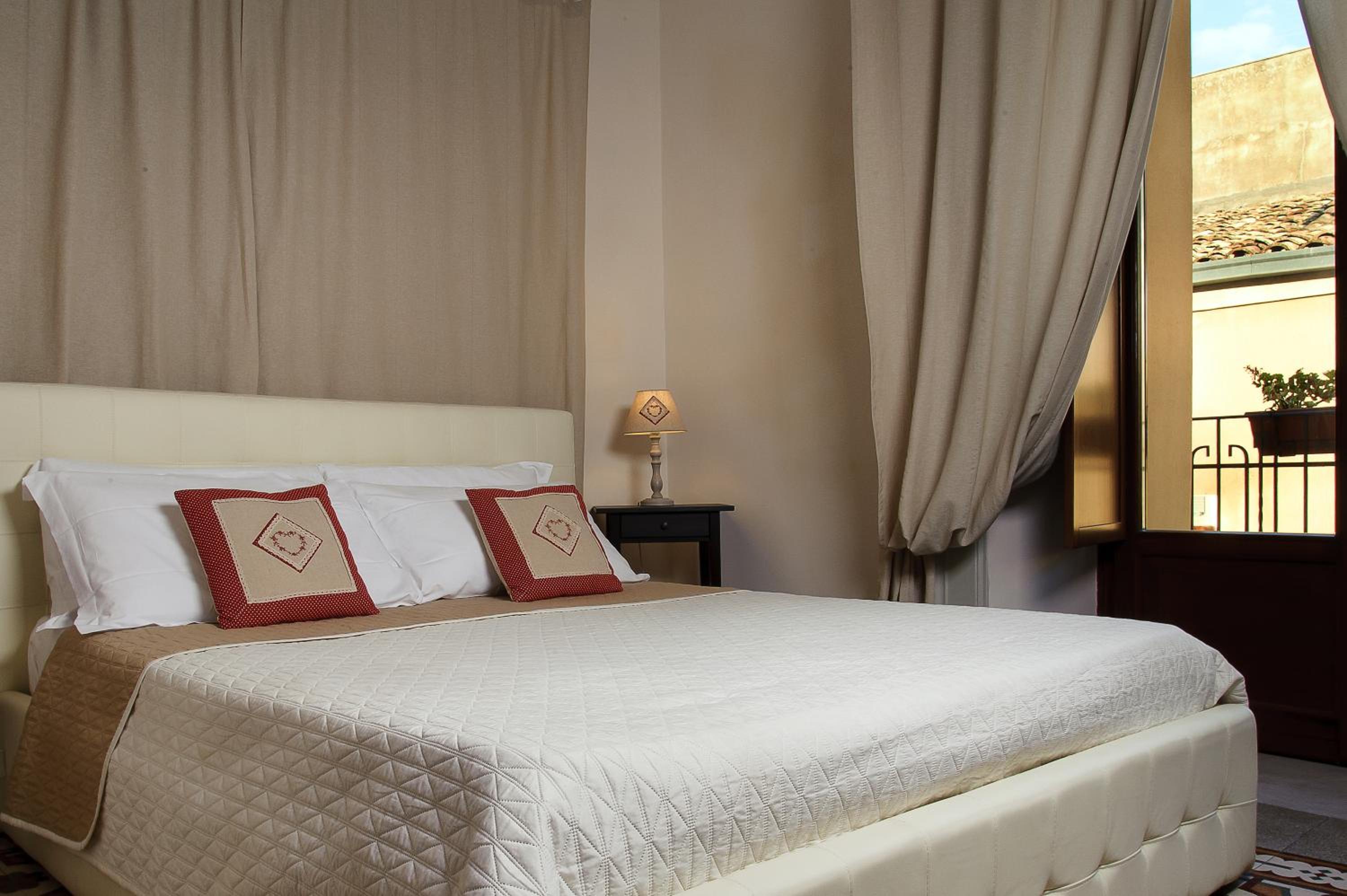 Double Room with Private Bathroom - Photo 4
