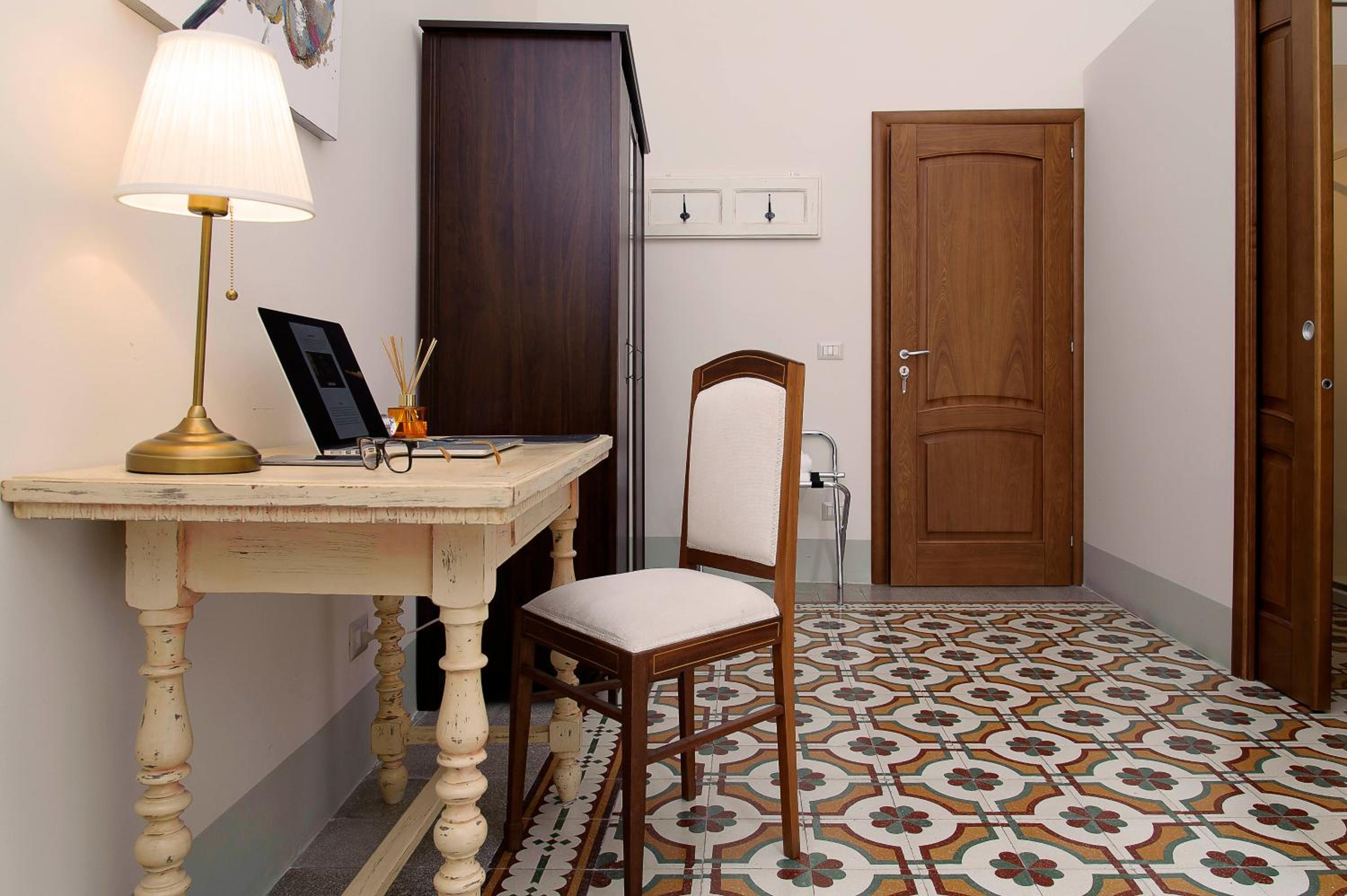 Double Room with Private Bathroom - Photo 7