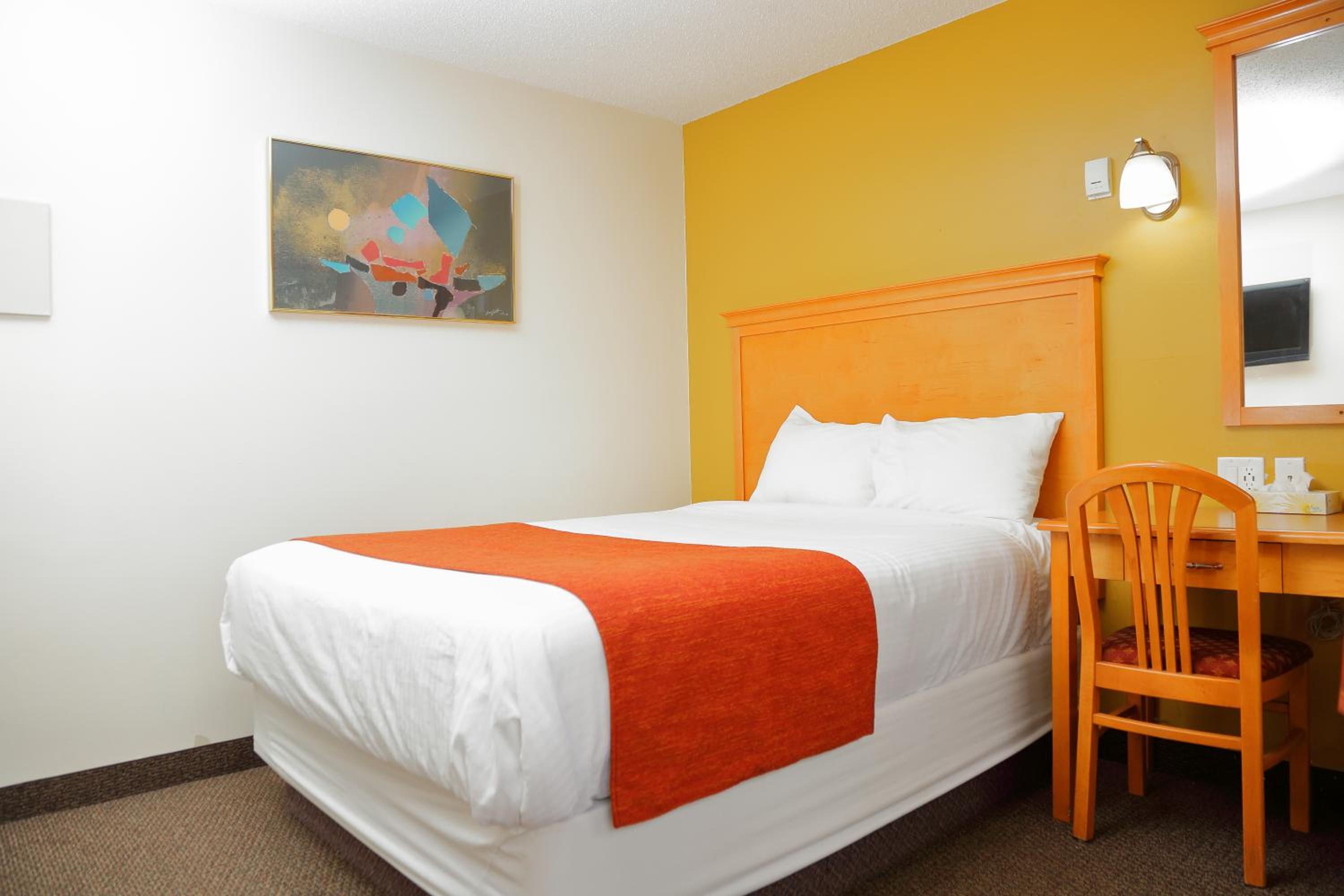 Deluxe Queen Room