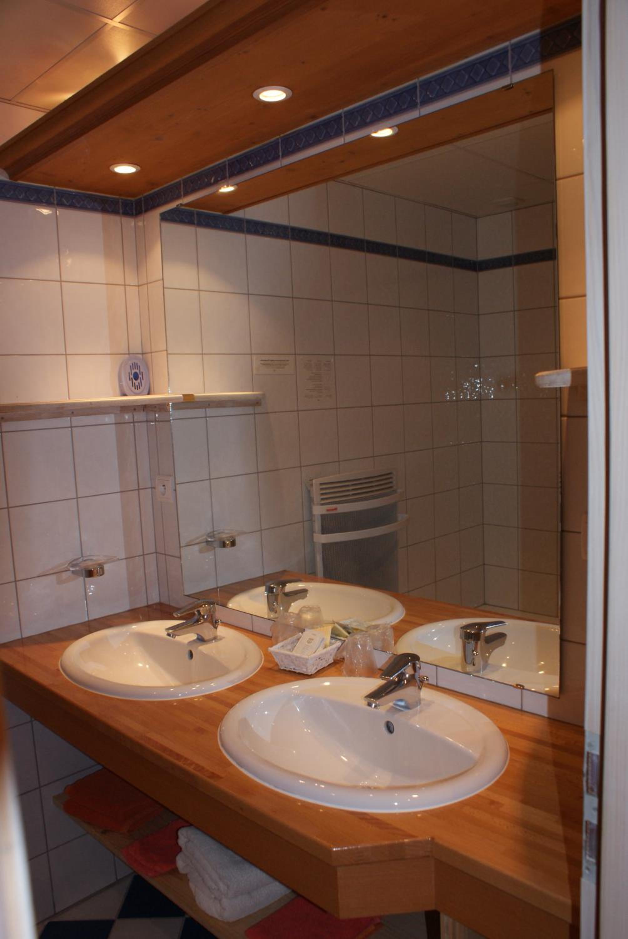 Double Room - Photo 12
