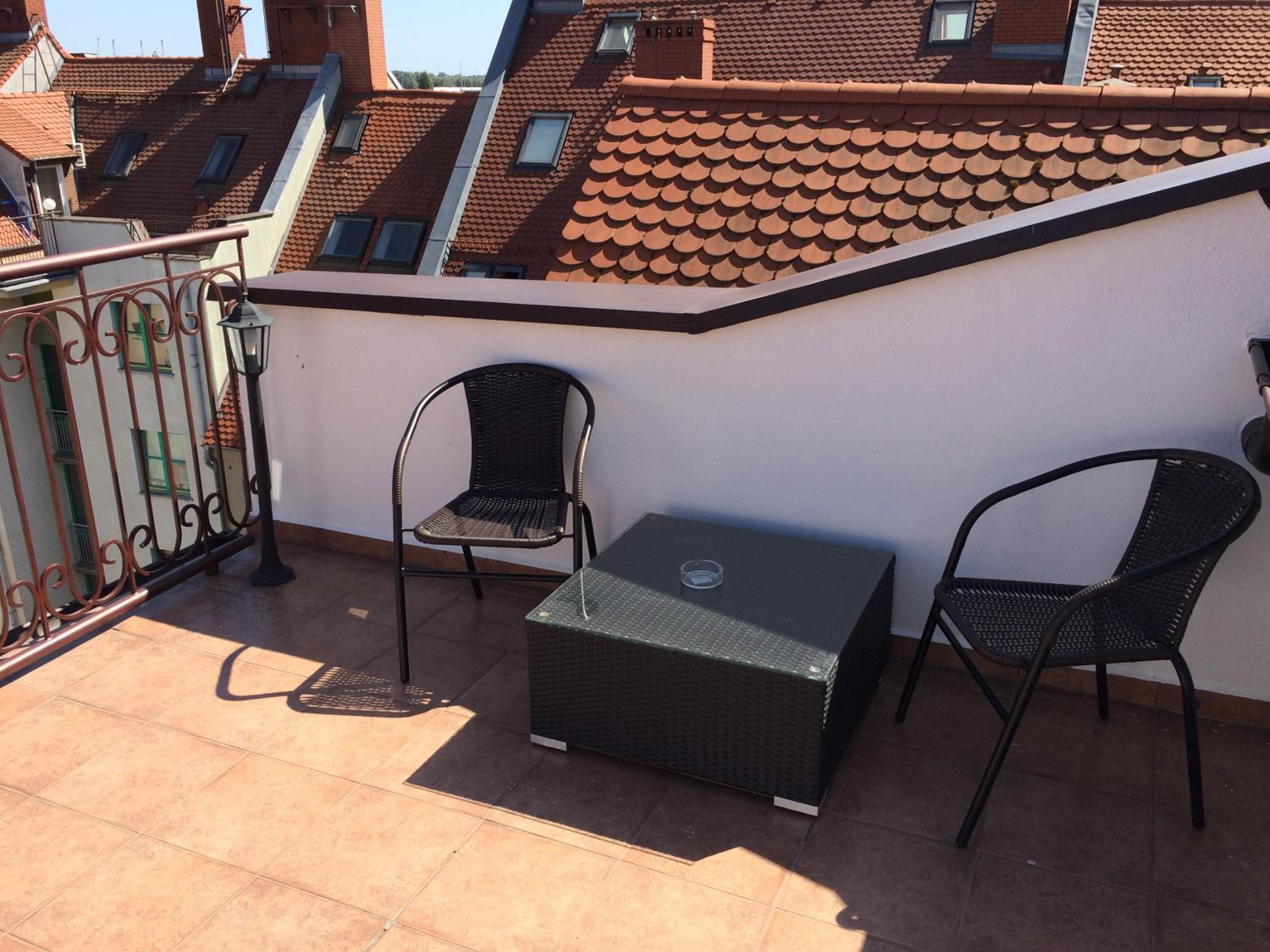 Apartment with Terrace - Photo 8