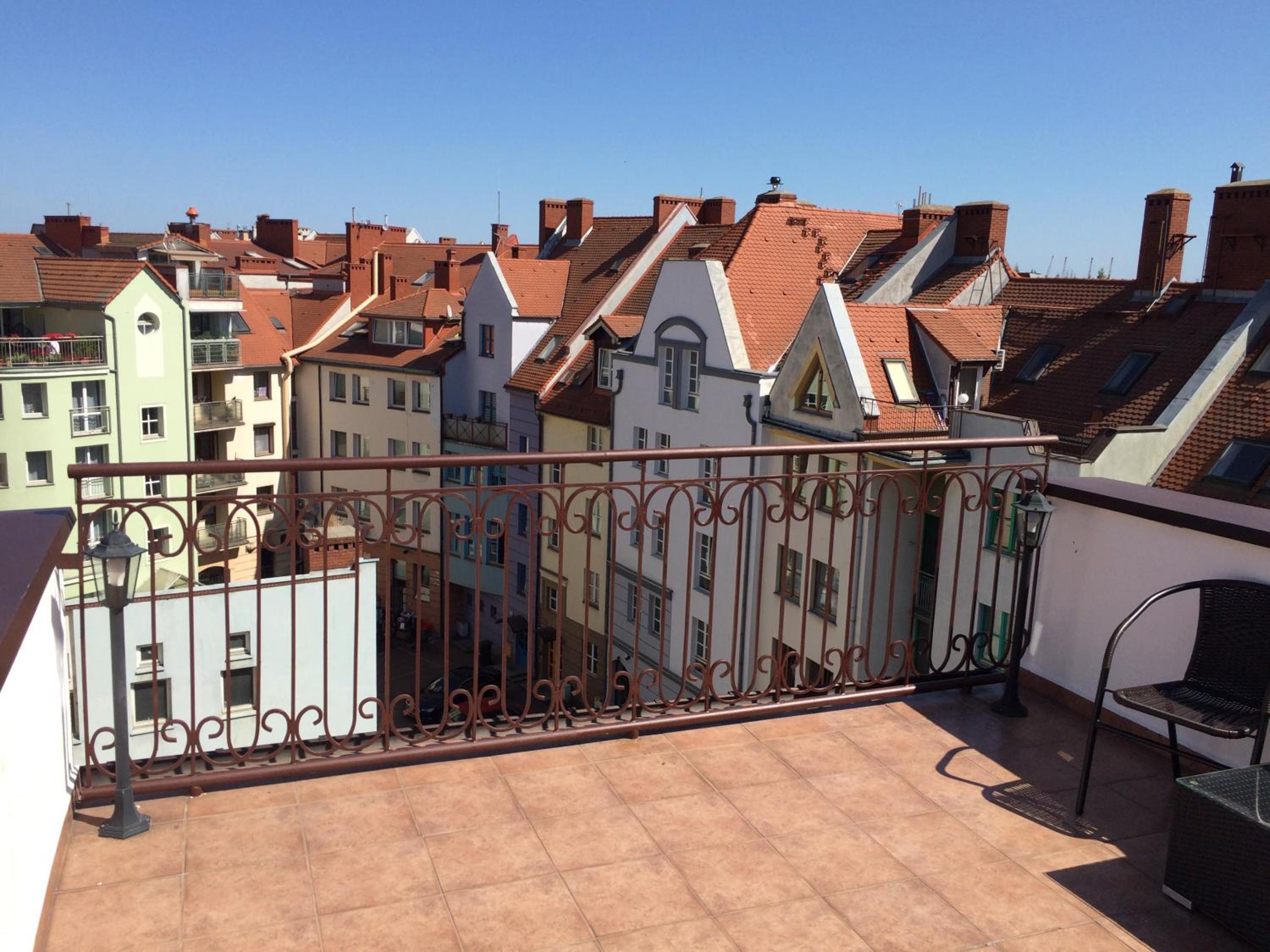 Apartment with Terrace - Photo 4