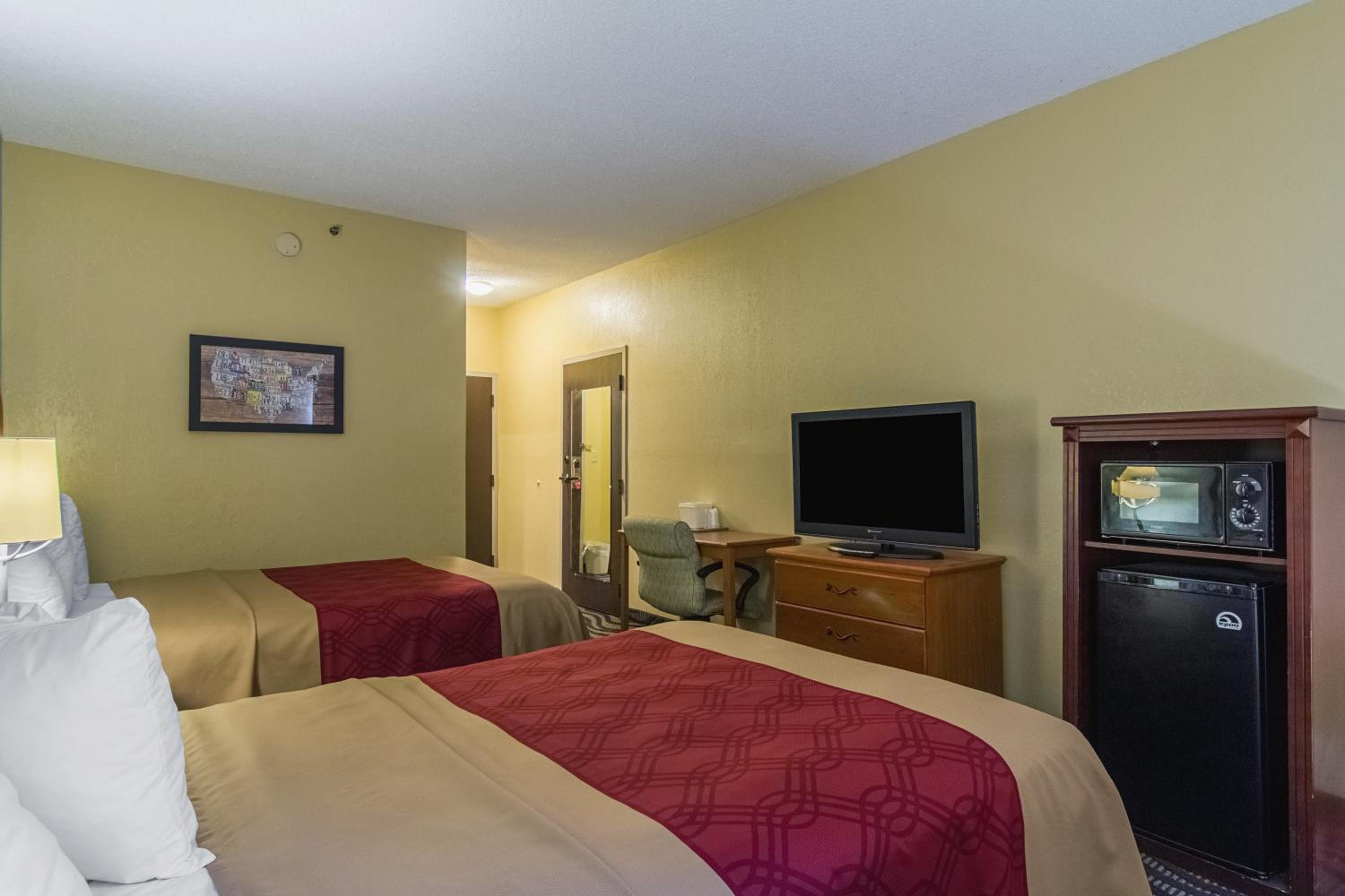 Double Room with Two Double Beds - Non-Smoking - Photo 3