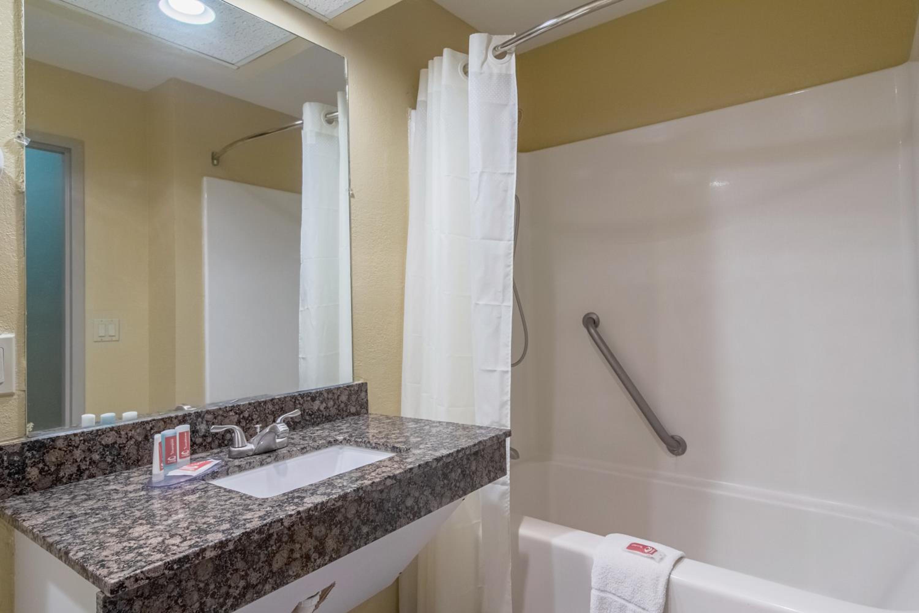 King Room - Disability Access/Non-Smoking - Photo 4