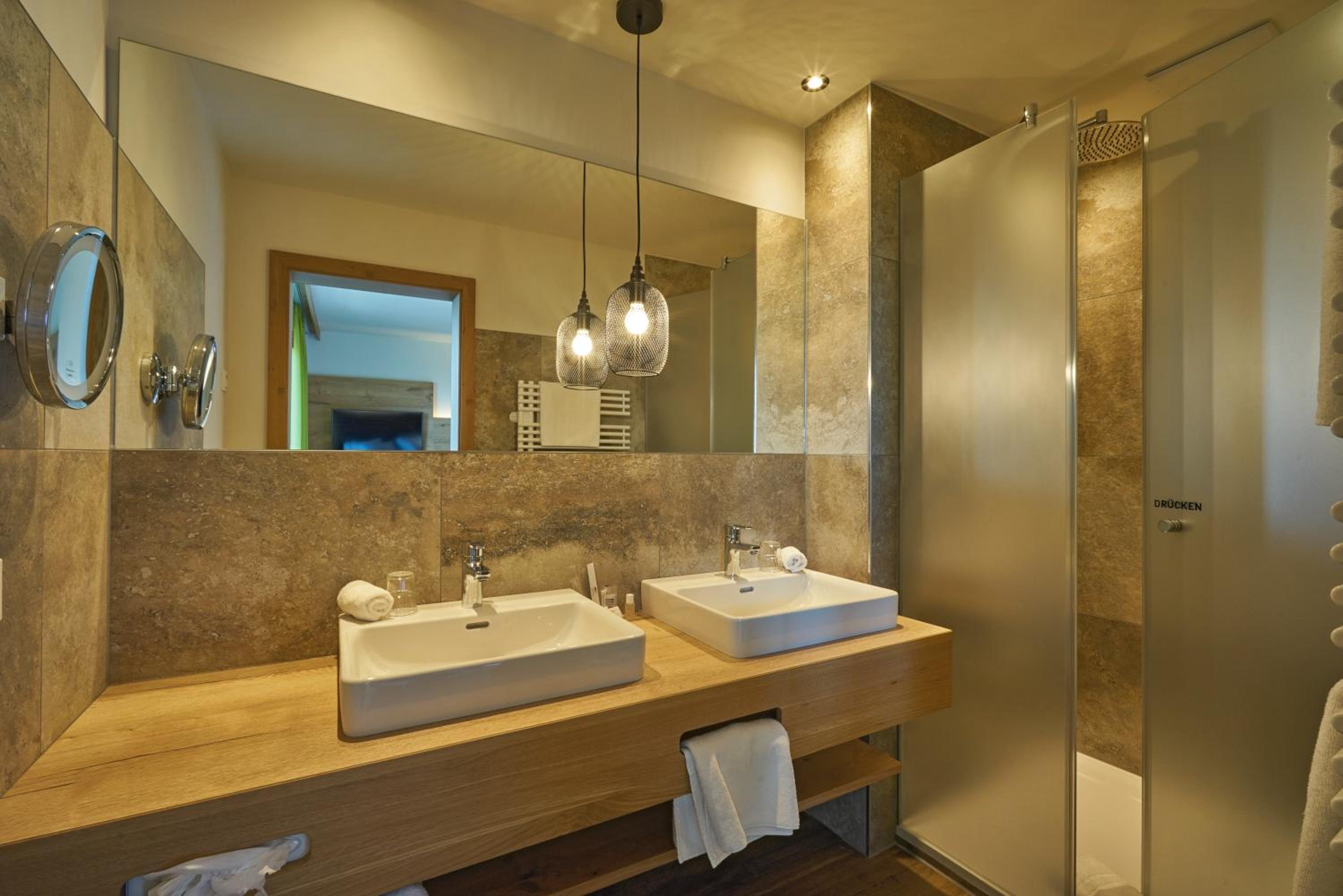 Deluxe King Room - Photo 3