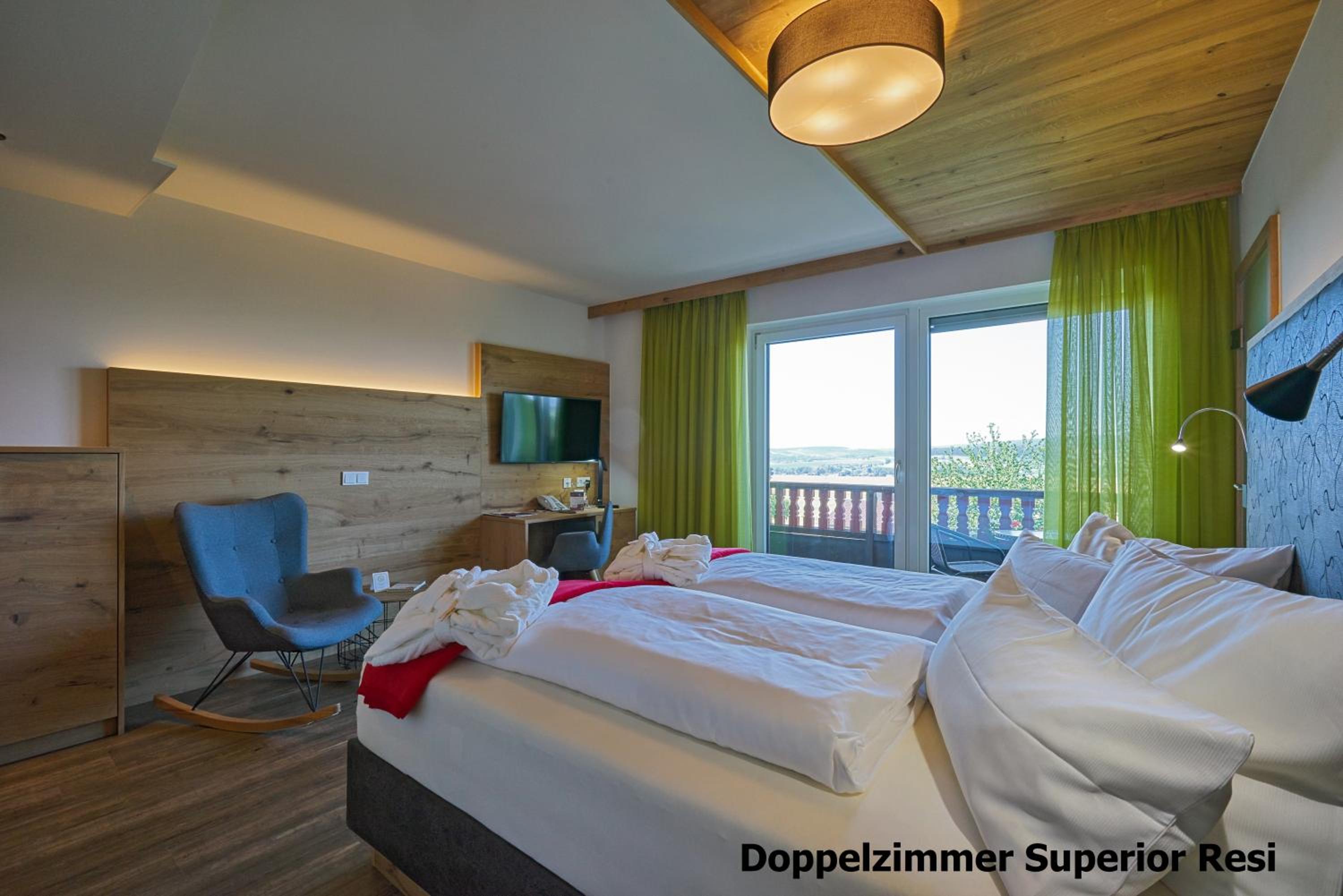 Deluxe King Room - Photo 1