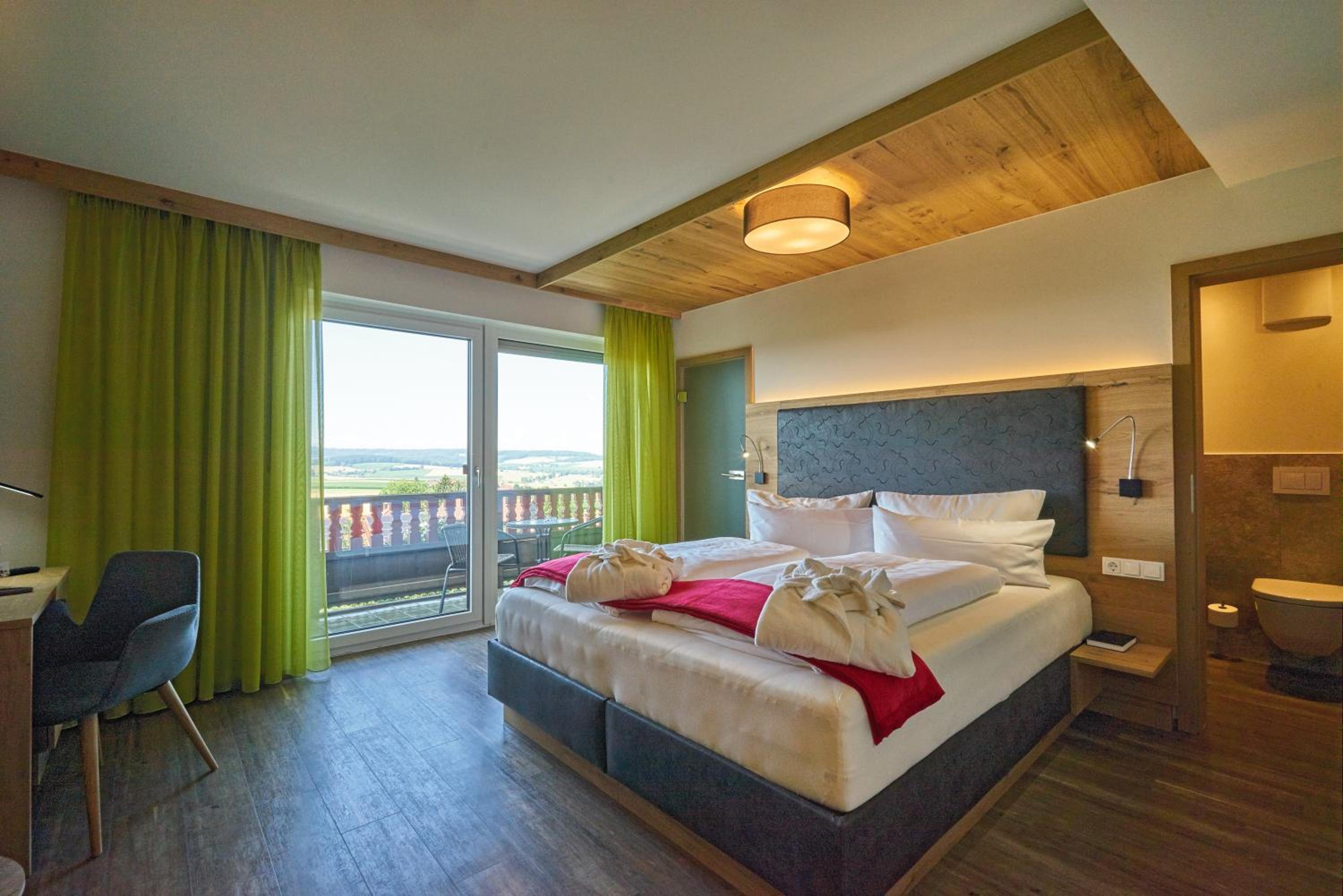 Deluxe King Room - Photo 4
