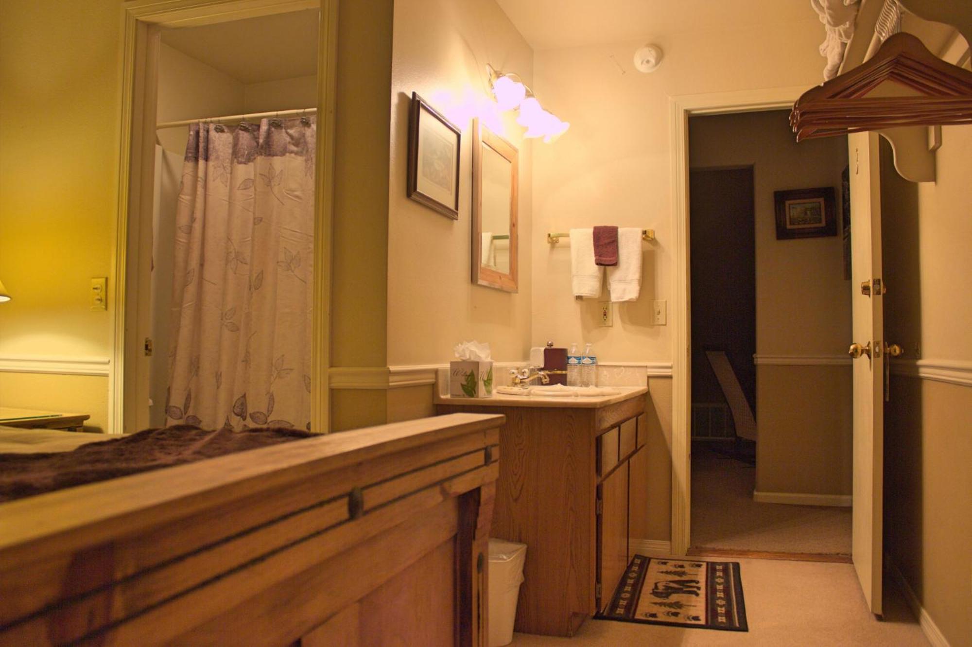 Standard Queen Room photo 3