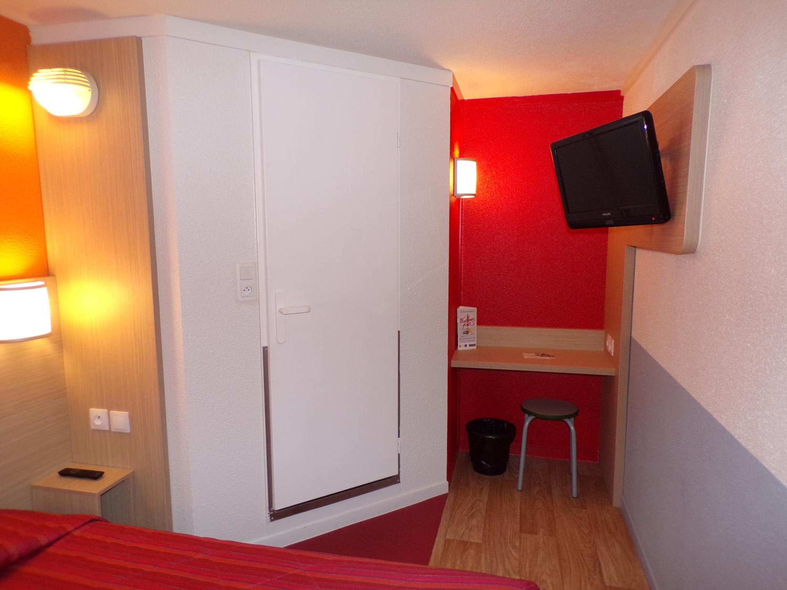 Double Room - Photo 8