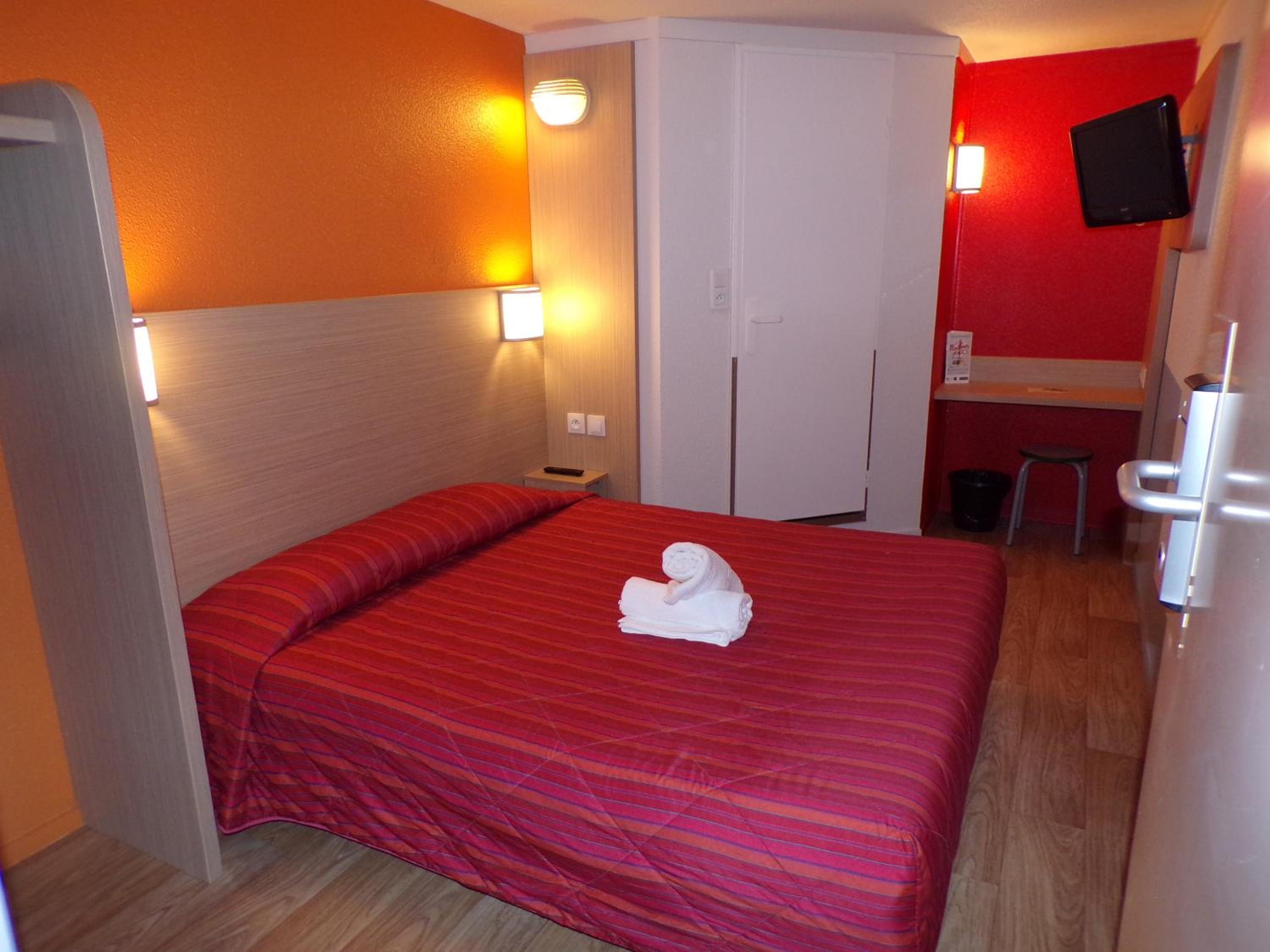 Double Room - Photo 9